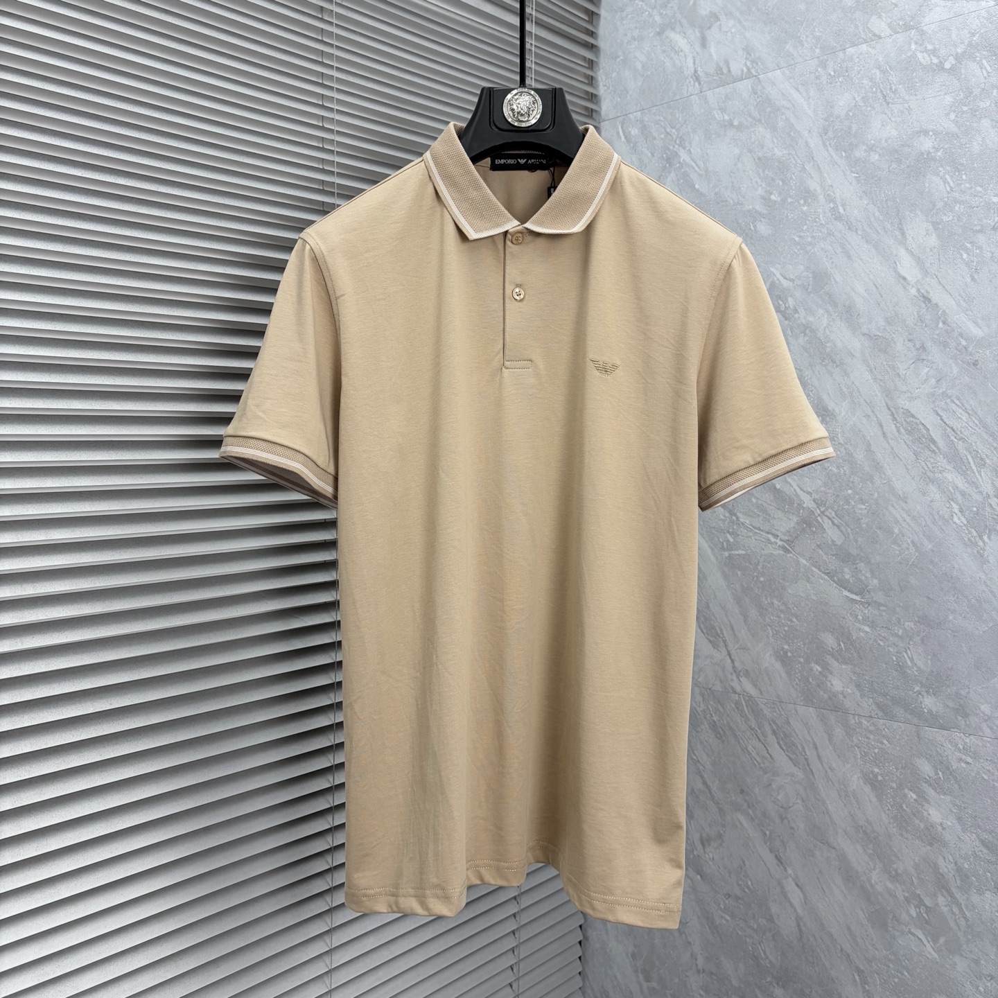 NO:910716,Armani 2026  The new summer men's lapel polo shirt unlocks Italian elegance. The neckline design is the finishing touch of the entire short sleeves. Simple lines outline a neat shape. The iconic brand logo is presented on the chest with exquisite embroidery technology. It is low-key yet recognizable. Every detail demonstrates the brand's profound heritage and persistent pursuit of the brand. It is made of high-quality fabrics, soft and comfortable, with excellent breathability and delicate touch. Even when worn in the hot summer, you can always stay fresh!  Size M-4XL,,armani,T-shirt,19860909阿玛尼 2026 夏季新款男士翻领polo衫,解锁意式优雅.领口设计是整件短袖的点睛之笔,简约线条勾勒出利落造型,标志性品牌logo以精致的刺绣工艺呈现于胸前,低调又不失辨识度,每一处细节都彰显着品牌的深厚底蕴与对品牌的执着追求.选用高品质面料,柔软舒适,透气性极佳,触感细腻,即使在炎炎夏日穿着,也能时刻保持清爽！ 码数M-4XL,,armani,T-shirt,,Men's clothing