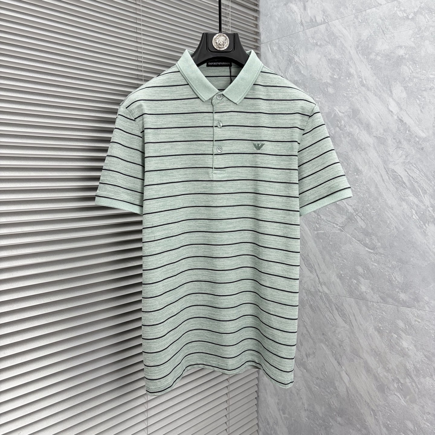 NO:937141,Armani 2026  The new summer men's lapel polo shirt unlocks Italian elegance. The neckline design is the finishing touch of the entire short sleeves. Simple lines outline a neat shape. The iconic brand logo is presented on the chest with exquisite embroidery technology. It is low-key yet recognizable. Every detail demonstrates the brand's profound heritage and persistent pursuit of the brand. It is made of high-quality fabrics, soft and comfortable, with excellent breathability and delicate touch. Even when worn in the hot summer, you can always stay fresh!  Size M-4XL,,armani,T-shirt,19860909阿玛尼 2026 夏季新款男士翻领polo衫,解锁意式优雅.领口设计是整件短袖的点睛之笔,简约线条勾勒出利落造型,标志性品牌logo以精致的刺绣工艺呈现于胸前,低调又不失辨识度,每一处细节都彰显着品牌的深厚底蕴与对品牌的执着追求.选用高品质面料,柔软舒适,透气性极佳,触感细腻,即使在炎炎夏日穿着,也能时刻保持清爽！ 码数M-4XL,,armani,T-shirt,,Men's clothing