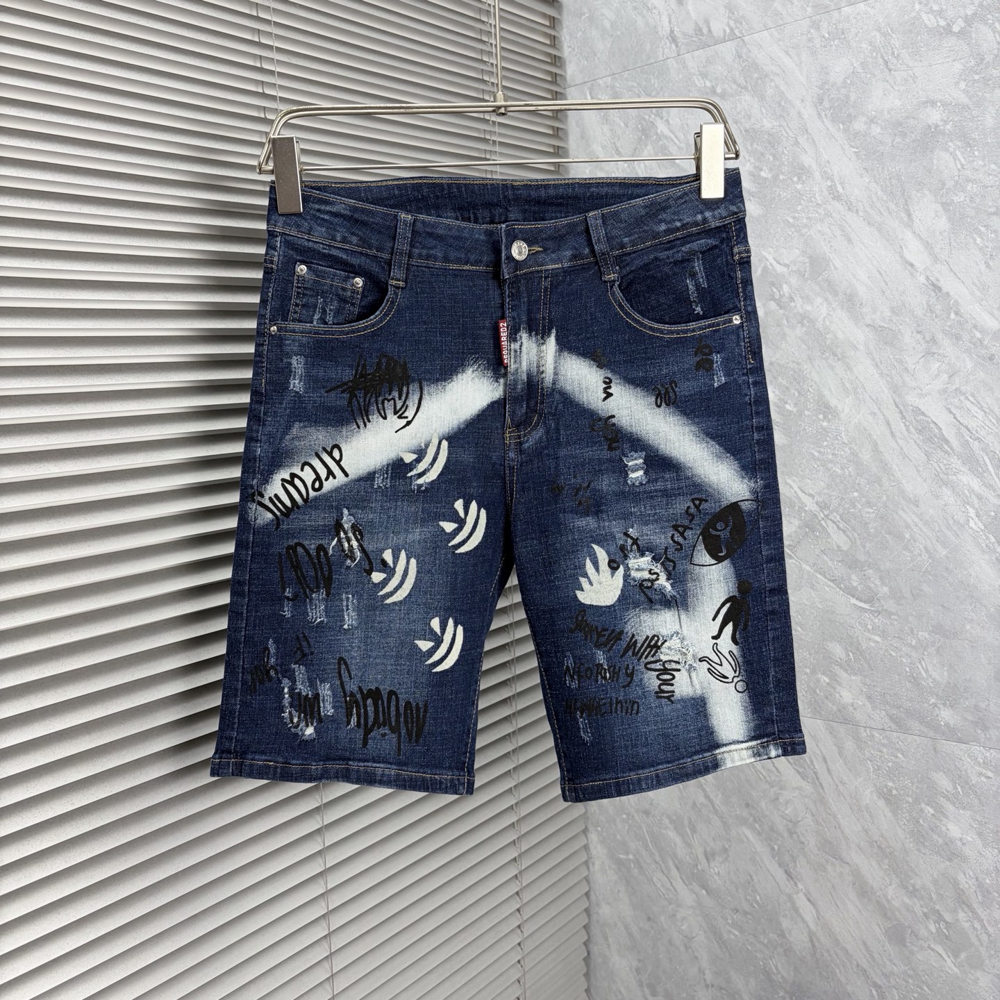 NO:907144,d22026 new men's jeans, good elasticity of fabric. Exclusive sale on official website, fashionable and elegant, heavy craftsmanship design. Using original color yeast washing process, selected imported heavyweight denim denim fabric, equipped with counter hardware decoration, genuine leather leather label, exquisite stitching, big-name style, worth owning. Code number 28-36, no 35, shipped the next day,,jeans,19860909d22026新品男士牛仔裤 面料弹性好.独家发售 官网同步 时尚优雅 重工艺设计.采用原色酵母水洗工艺 精选进口重磅丹宁牛仔面料 配专柜五金装饰 真皮皮牌 精致车线 大牌风范 值得拥有.码数28-36无35,隔天出货,,jeans,,Men's clothing