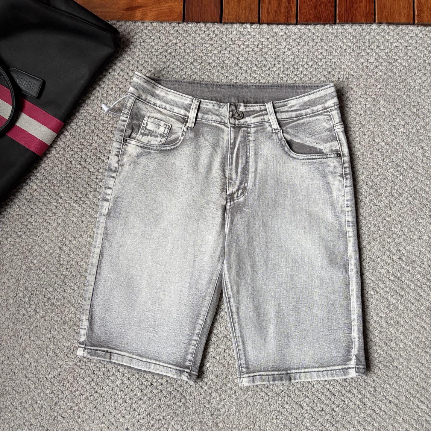 NO:918620,dr 2026 new men's jeans with good elasticity. Exclusively sold on the official website. Fashionable and elegant. Heavy craftsmanship design. Using original color yeast washing process. Selected imported heavyweight denim denim fabric. Equipped with counter hardware decoration. Genuine leather label. Exquisite stitching. Big brand style. Worth owning. Code number 28-36, no 35, shipped next day,,jeans,19860909dr 2026新品男士牛仔裤 面料弹性好.独家发售 官网同步 时尚优雅 重工艺设计.采用原色酵母水洗工艺 精选进口重磅丹宁牛仔面料 配专柜五金装饰 真皮皮牌 精致车线 大牌风范 值得拥有.码数28-36无35,隔天出货,,jeans,,Men's clothing