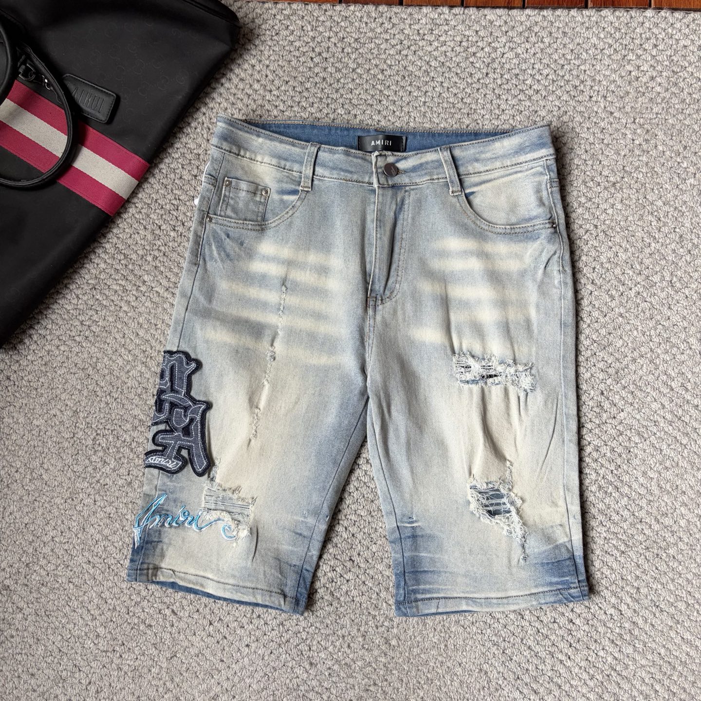 NO:918626,Trendy brand 2026 new men's jeans. The fabric is elastic. Exclusively available on the official website. Fashionable and elegant. Heavy craftsmanship design. Using original color yeast washing process. Selected imported heavyweight denim denim fabric. Equipped with counter hardware decoration. Genuine leather label. Exquisite stitching. Big brand style. Worth owning. Code number 28-36, no 35, shipped the next day,,jeans,19860909潮牌 2026新品男士牛仔裤 面料弹性好.独家发售 官网同步 时尚优雅 重工艺设计.采用原色酵母水洗工艺 精选进口重磅丹宁牛仔面料 配专柜五金装饰 真皮皮牌 精致车线 大牌风范 值得拥有.码数28-36无35,隔天出货,,jeans,,Men's clothing
