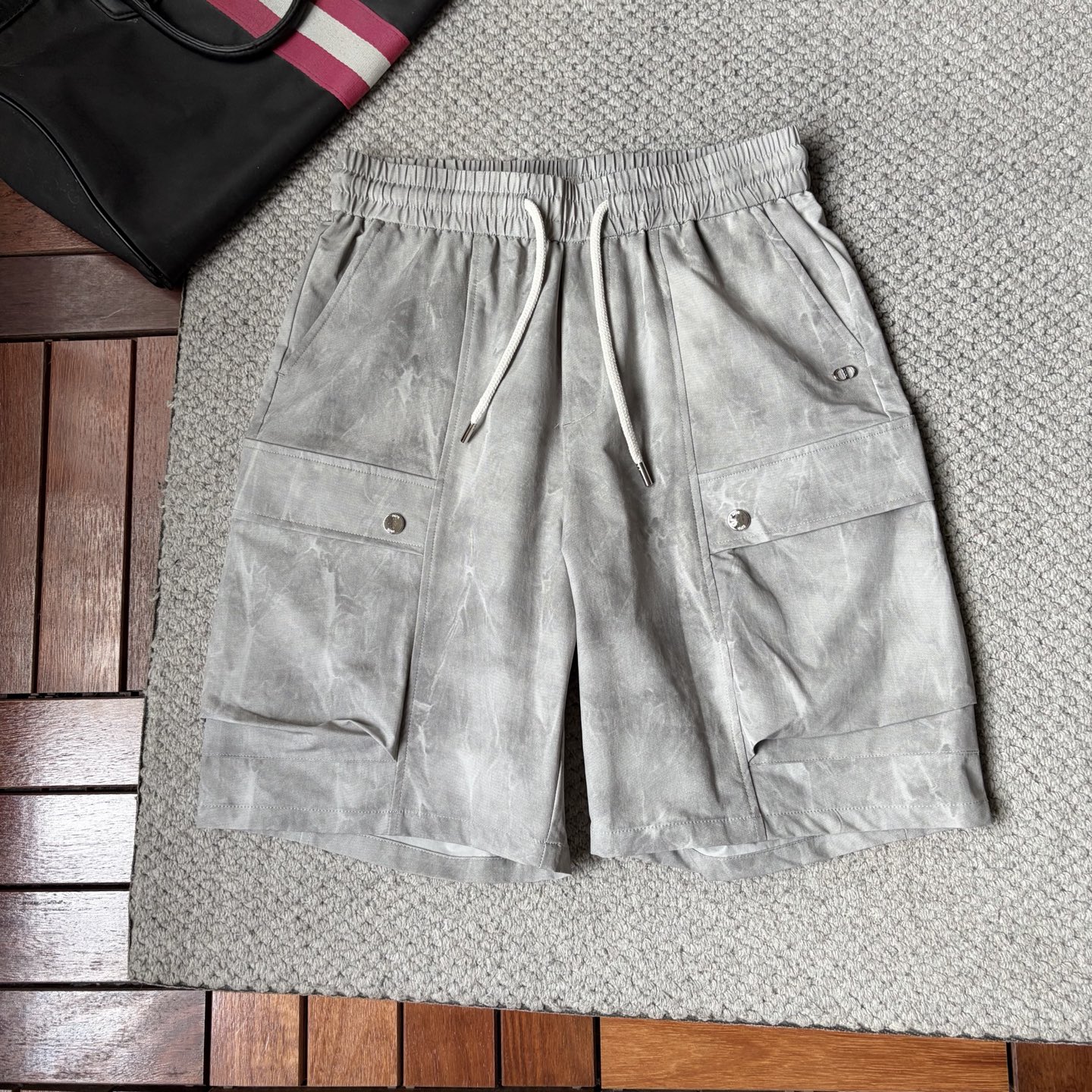 NO:918263,Dr26ss new summer men's casual work shorts American retro advanced custom-made summer special technology quick-drying breathable fabric with high breathability and comfort, impeccable details, customized development of accessories, what you see is what you get, reflecting high quality. It feels delicate and soft!  Three-dimensional cutting, simple and fashionable, and the upper body shape is awesome!  Size M-4XL (shipped next day),,shorts,19860909Dr26ss夏季新款男士休闲工装短裤 美式复古高级定制夏季专用科技速干透气面料 透气舒适度高,细节无可挑剔,辅料定制开发,所见即所得,体现高品质.手感细腻柔软！立体裁剪,简单时尚,上身版型超赞！码数M-4XL（隔天出货）,,shorts,,Men's clothing