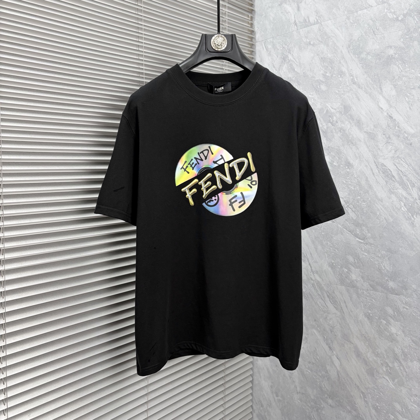 NO:910601,Fen's latest 2026ss spring and summer short-sleeved T-shirts are now available!  !  2026 new T-shirt, high version special fabric, high weight (260g) pure cotton fabric, comfortable yet wide upper body, embroidery technology, digital printing, same style for men and women, loose fit, fine workmanship, comfortable upper body, super handsome upper body, same style for men and women, M-3XL (slightly wider version),, T-shirt, tees, t-shirt,19860909芬 2026ss春夏最新款短袖T恤出货啦！！ 2026新款T恤 高版本专用面料 高克重（260g）纯棉面料 上身舒适不失挺阔 刺绣工艺、数字印花、男女同款 宽松版型 做工走线精细 面料上身舒适 超帅上身 男女同款M-3XL（版型微阔）,,T-shirt,tees，t-shirt,,Men's clothing