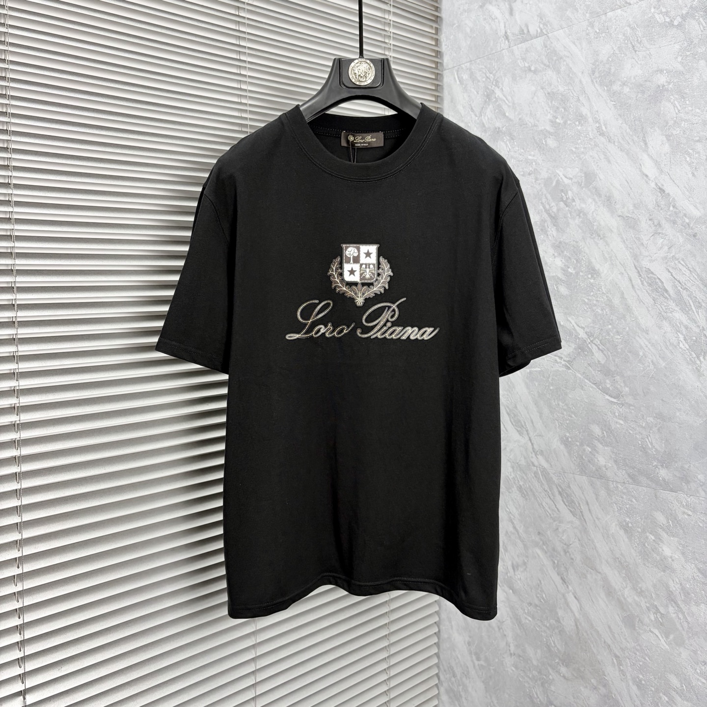 NO:910600,LG’s latest 2026ss spring and summer short-sleeved T-shirts are now shipping!  !  2026 new T-shirt, high version special fabric, high weight (260g) pure cotton fabric, comfortable yet wide upper body, embroidery technology, digital printing, same style for men and women, loose fit, fine workmanship, comfortable upper body, super handsome upper body, same style for men and women, M-3XL (slightly wider version),, T-shirt, tees, t-shirt,19860909LG 2026ss春夏最新款短袖T恤出货啦！！ 2026新款T恤 高版本专用面料 高克重（260g）纯棉面料 上身舒适不失挺阔 刺绣工艺、数字印花、男女同款 宽松版型 做工走线精细 面料上身舒适 超帅上身 男女同款M-3XL（版型微阔）,,T-shirt,tees，t-shirt,,Men's clothing