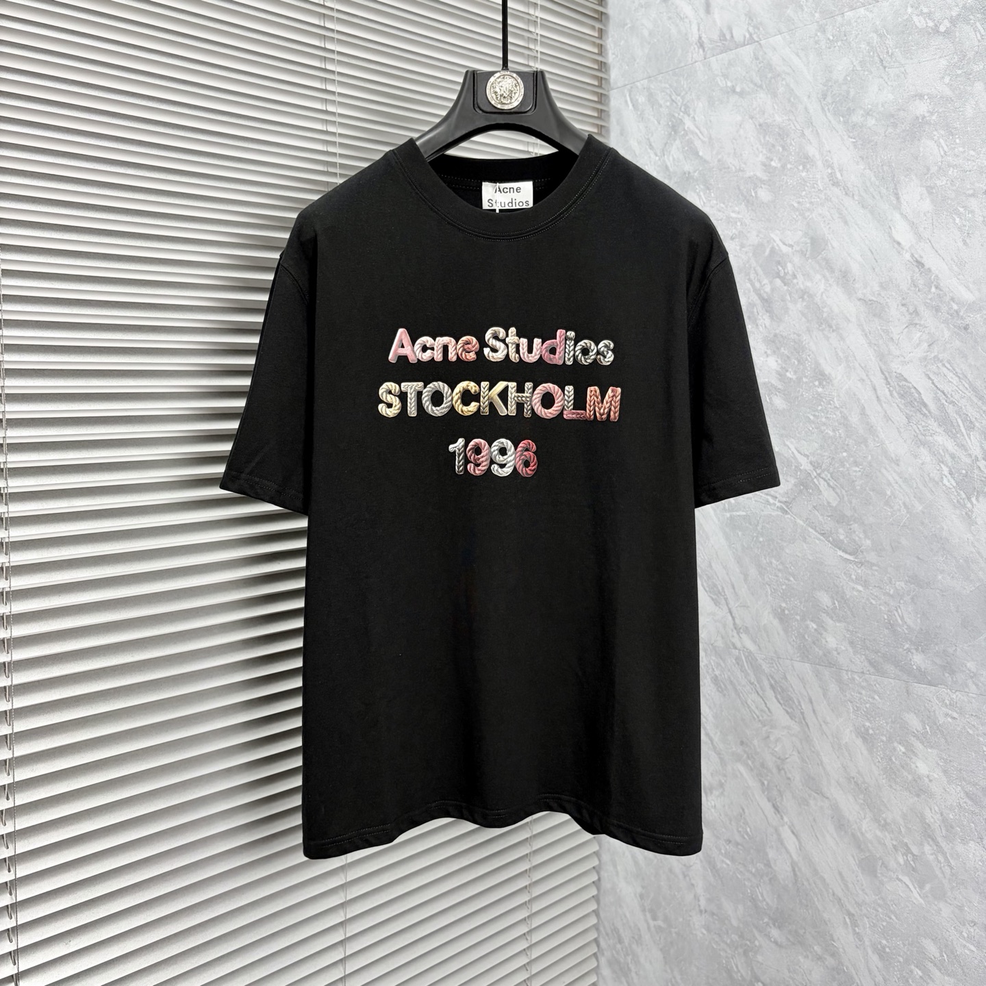 NO:910594,AS2026ss latest spring and summer short-sleeved T-shirt is now available!  !  2026 new T-shirt, high version special fabric, high weight (260g) pure cotton fabric, comfortable yet wide upper body, embroidery technology, digital printing, same style for men and women, loose fit, fine workmanship, comfortable upper body, super handsome upper body, same style for men and women, M-3XL (slightly wider version),, T-shirt, tees, t-shirt,19860909AS2026ss春夏最新款短袖T恤出货啦！！ 2026新款T恤 高版本专用面料 高克重（260g）纯棉面料 上身舒适不失挺阔 刺绣工艺、数字印花、男女同款 宽松版型 做工走线精细 面料上身舒适 超帅上身 男女同款M-3XL（版型微阔）,,T-shirt,tees，t-shirt,,Men's clothing