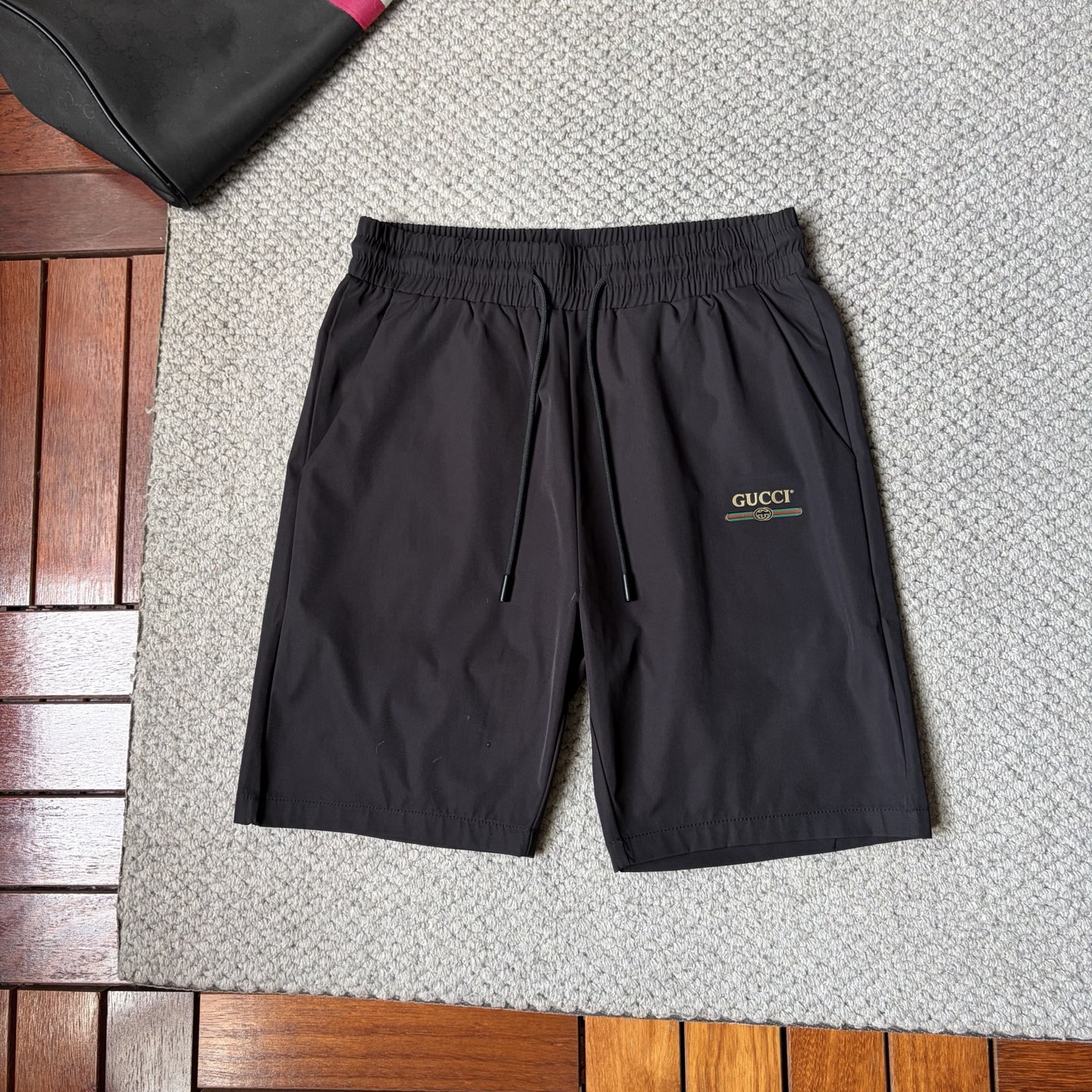 NO:876915,Ancient ‘’ new style is coming, 2026 spring and summer new casual pants and shorts, imported high-density customized quick-drying fabric, comfortable, soft and skin-friendly, straight and not easy to wrinkle, simple and clear, super versatile upper body effect, super fashionable and versatile, straight and stylish, a wardrobe must-have!  Suitable for any occasion, sizes M-3XL, shorts,19860909古 ‘’新款来袭 2026春夏新款休闲裤短裤,进口高密度定制速干面料,舒适柔软亲肤,笔挺不易起皱,简单明了,超级百搭上身效果超级棒时尚百搭,笔挺有型,衣橱必备！适合任何场合穿着,码数M-3XL,,shorts,,Men's clothing