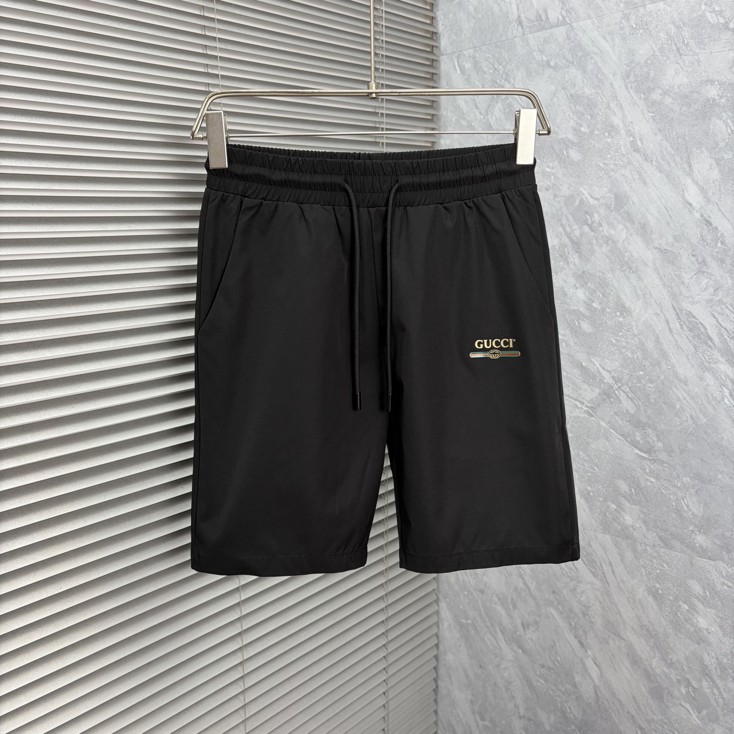 NO:872534,Gucci’s new style is coming, 2026 spring and summer new casual pants and shorts, imported high-density customized quick-drying fabrics, comfortable, soft and skin-friendly, straight and not easy to wrinkle, simple and clear, super versatile upper body effect, super fashionable and versatile, straight and stylish, a wardrobe must-have!  Suitable for any occasion, sizes M-3XL, shorts,19860909古奇 ‘’新款来袭 2026春夏新款休闲裤短裤,进口高密度定制速干面料,舒适柔软亲肤,笔挺不易起皱,简单明了,超级百搭上身效果超级棒时尚百搭,笔挺有型,衣橱必备！适合任何场合穿着,码数M-3XL,,shorts,,Men's clothing