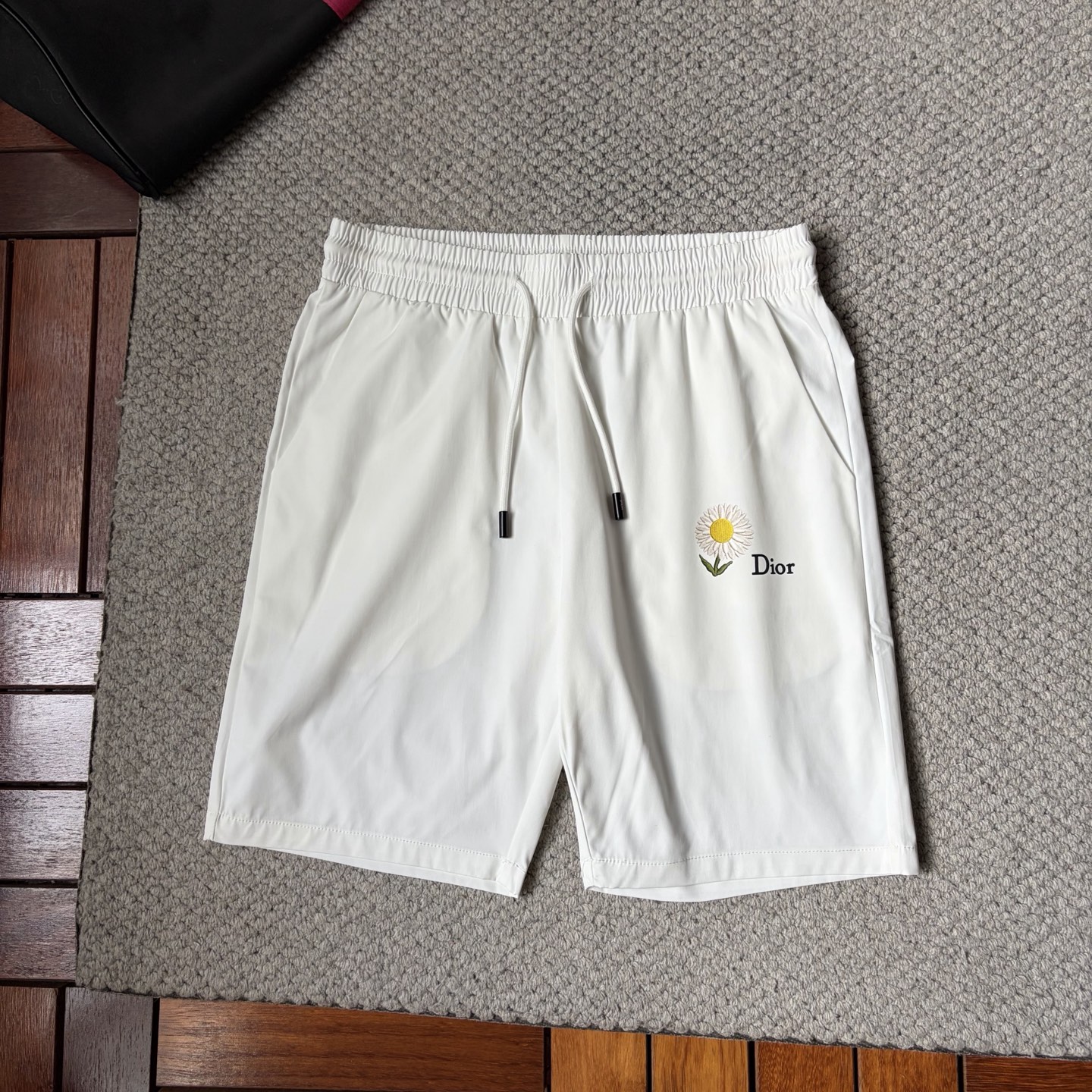 NO:876870,dr’s new style is coming, 2026 spring and summer new casual pants and shorts, imported high-density customized quick-drying fabric, comfortable, soft and skin-friendly, straight and not easy to wrinkle, simple and clear, super versatile upper body effect, super fashionable and versatile, straight and stylish, a wardrobe must-have!  Suitable for any occasion, sizes M-3XL, shorts,19860909dr ‘’新款来袭 2026春夏新款休闲裤短裤,进口高密度定制速干面料,舒适柔软亲肤,笔挺不易起皱,简单明了,超级百搭上身效果超级棒时尚百搭,笔挺有型,衣橱必备！适合任何场合穿着,码数M-3XL,,shorts,,Men's clothing