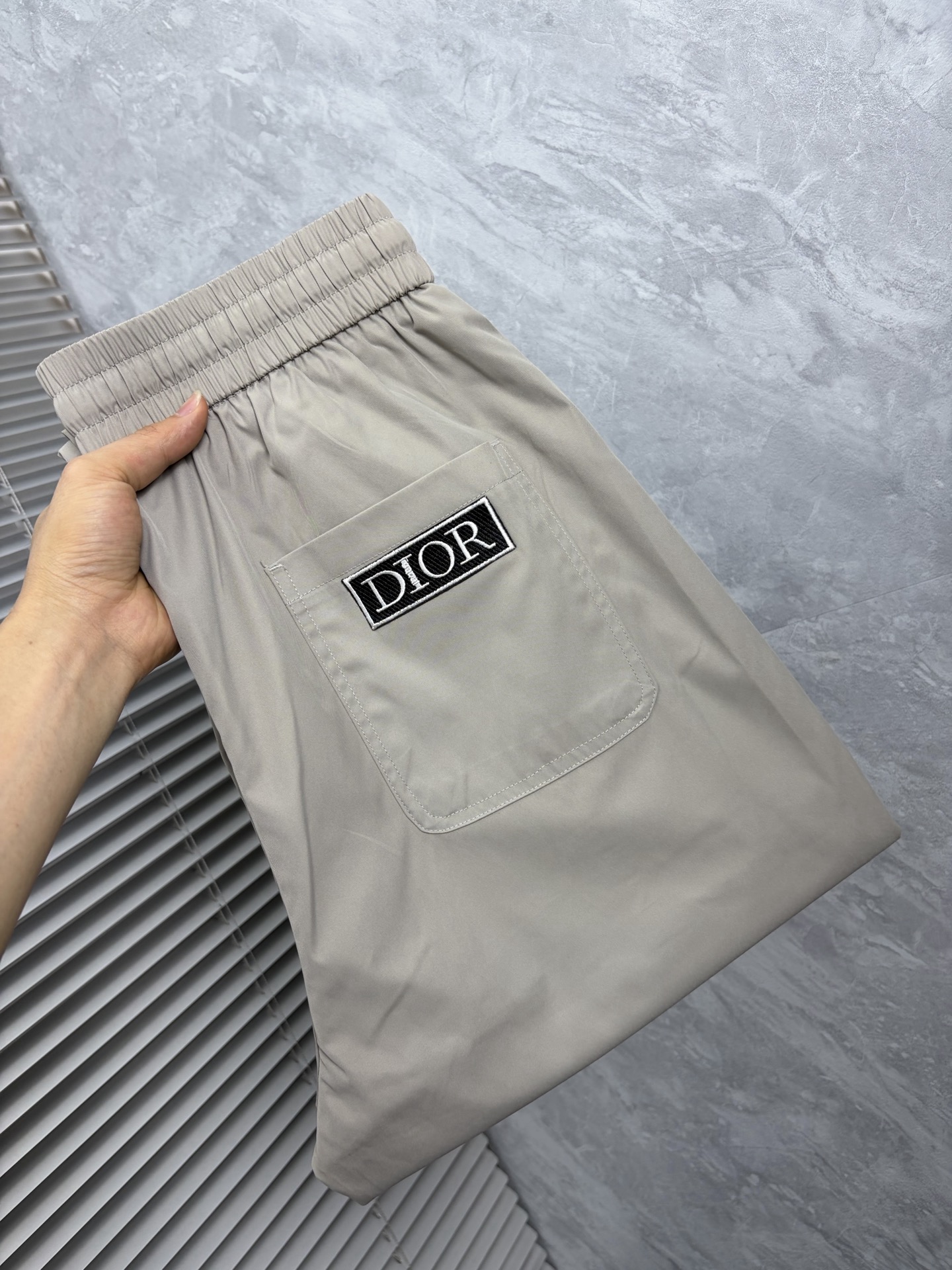 NO:864571,dr 26ss summer new men's casual workwear casual trousers, American retro [three-standard complete] advanced custom-made summer-specific technical breathable fabrics with high breathability and comfort, impeccable details, customized development of accessories, what you see is what you get, reflecting high quality. It feels delicate and soft!  Three-dimensional cutting, simple and fashionable, and the upper body shape is awesome!  Size M-4XL (shipped next day),,19860909dr 26ss夏季新款男士休闲工装休闲裤长裤 美式复古【三标齐全】高级定制夏季专用科技透气面料 透气舒适度高,细节无可挑剔,辅料定制开发,所见即所得,体现高品质.手感细腻柔软！立体裁剪,简单时尚,上身版型超赞！码数M-4XL（隔天出货）,,,Men's clothing