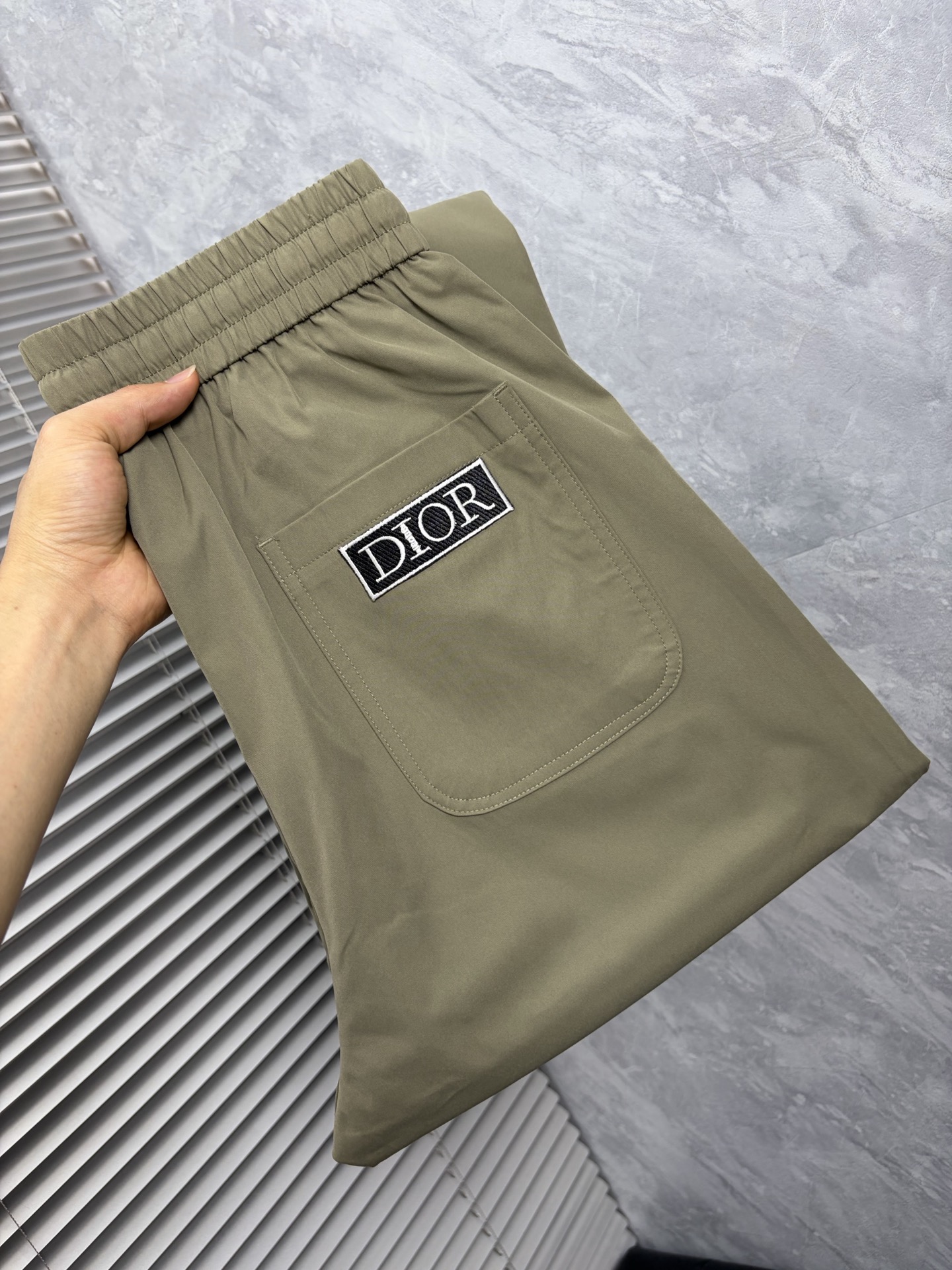 NO:864471,dr 26ss summer new men's casual workwear casual trousers, American retro [three-standard complete] advanced custom-made summer-specific technical breathable fabrics with high breathability and comfort, impeccable details, customized development of accessories, what you see is what you get, reflecting high quality. It feels delicate and soft!  Three-dimensional cutting, simple and fashionable, and the upper body shape is awesome!  Size M-4XL (shipped next day),,19860909dr 26ss夏季新款男士休闲工装休闲裤长裤 美式复古【三标齐全】高级定制夏季专用科技透气面料 透气舒适度高,细节无可挑剔,辅料定制开发,所见即所得,体现高品质.手感细腻柔软！立体裁剪,简单时尚,上身版型超赞！码数M-4XL（隔天出货）,,,Men's clothing