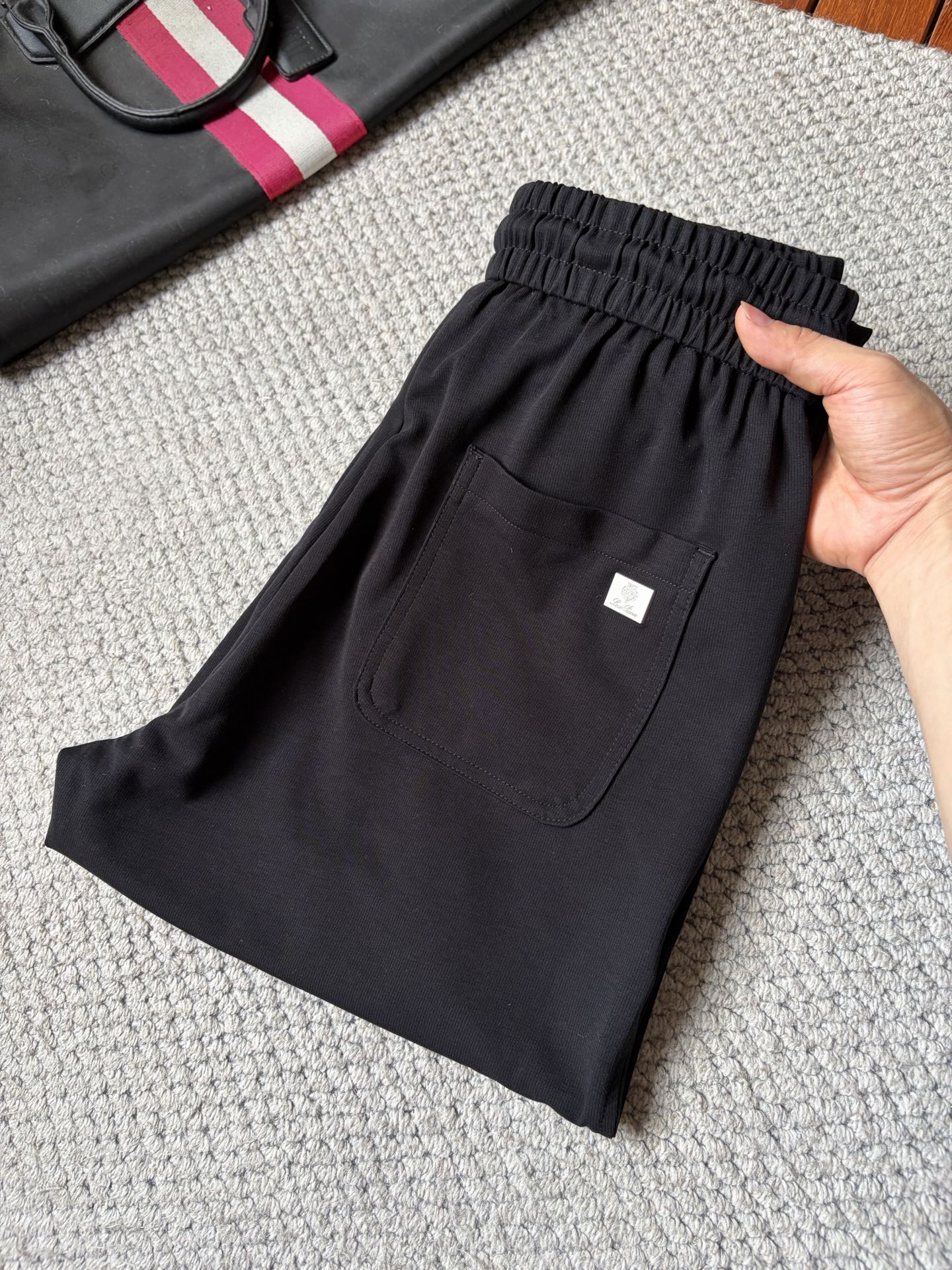 NO:876929,LG 26ss summer new men's casual workwear casual trousers, American retro [three standards complete] advanced custom summer-specific technical breathable fabric, high breathability and comfort, impeccable details, customized development of accessories, what you see is what you get, reflecting high quality. It feels delicate and soft!  Three-dimensional cutting, simple and fashionable, and the upper body shape is awesome!  Size M-3XL (shipped next day),,19860909LG 26ss夏季新款男士休闲工装休闲裤长裤 美式复古【三标齐全】高级定制夏季专用科技透气面料 透气舒适度高,细节无可挑剔,辅料定制开发,所见即所得,体现高品质.手感细腻柔软！立体裁剪,简单时尚,上身版型超赞！码数M-3XL（隔天出货）,,,Men's clothing