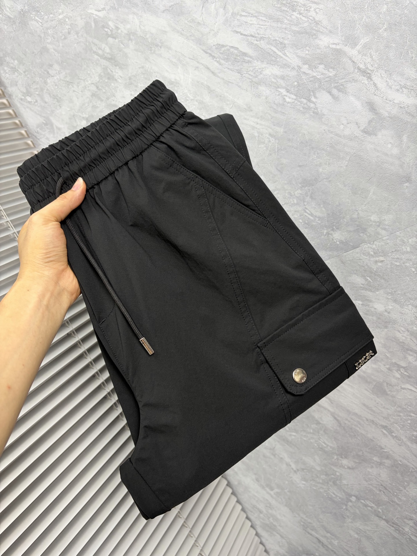NO:872565,dr 26ss summer new men's casual workwear casual trousers, American retro [three-standard complete] advanced custom-made summer-specific technical breathable fabrics with high breathability and comfort, impeccable details, customized development of accessories, what you see is what you get, reflecting high quality. It feels delicate and soft!  Three-dimensional cutting, simple and fashionable, and the upper body shape is awesome!  Size M-4XL (shipped next day),,19860909dr 26ss夏季新款男士休闲工装休闲裤长裤 美式复古【三标齐全】高级定制夏季专用科技透气面料 透气舒适度高,细节无可挑剔,辅料定制开发,所见即所得,体现高品质.手感细腻柔软！立体裁剪,简单时尚,上身版型超赞！码数M-4XL（隔天出货）,,,Men's clothing