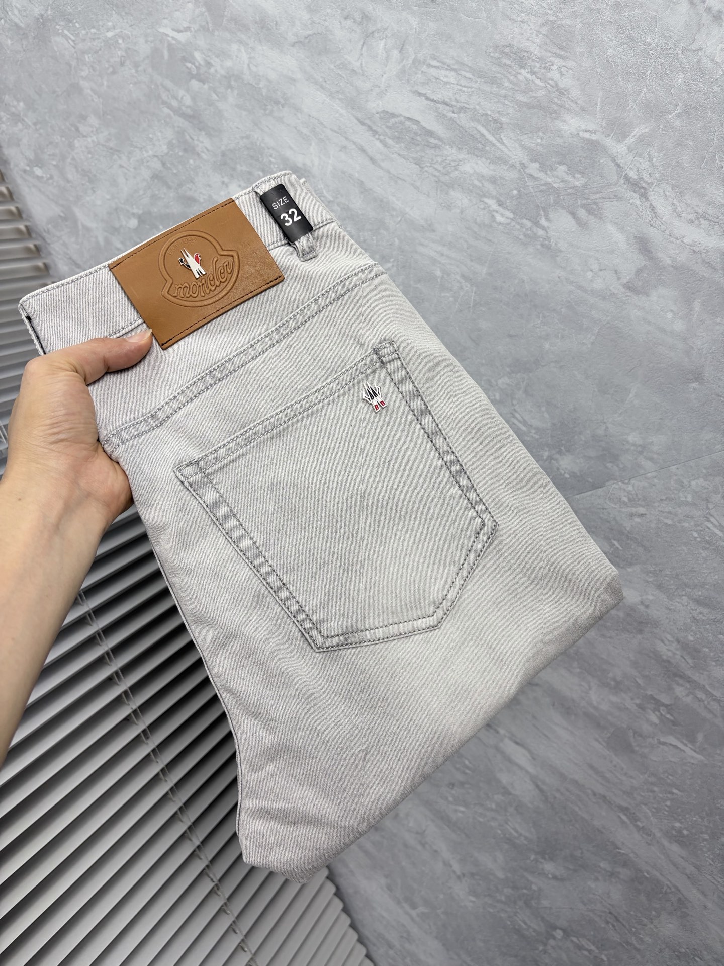 NO:937052,Meng Mouth, high-end customization, the latest jeans, sold simultaneously at the counter, original customization, customer-supplied hardware and accessories, original quality, imported solid-color denim stretch fabric, heavy washing, fine workmanship, and excellent upper body!  Preferred items .……………………………………………………………… Size29-38,,Moncler,jeans,19860909蒙口 高端定制、最新款牛仔裤 柜台同步发售 原版定制 客供五金辅料 原单品质 进口固色牛仔弹力面料 重工洗水 做工走线精细 上身绝佳！优选单品 .…………………………………………………… Size29-38,,Moncler,jeans,,Men's clothing