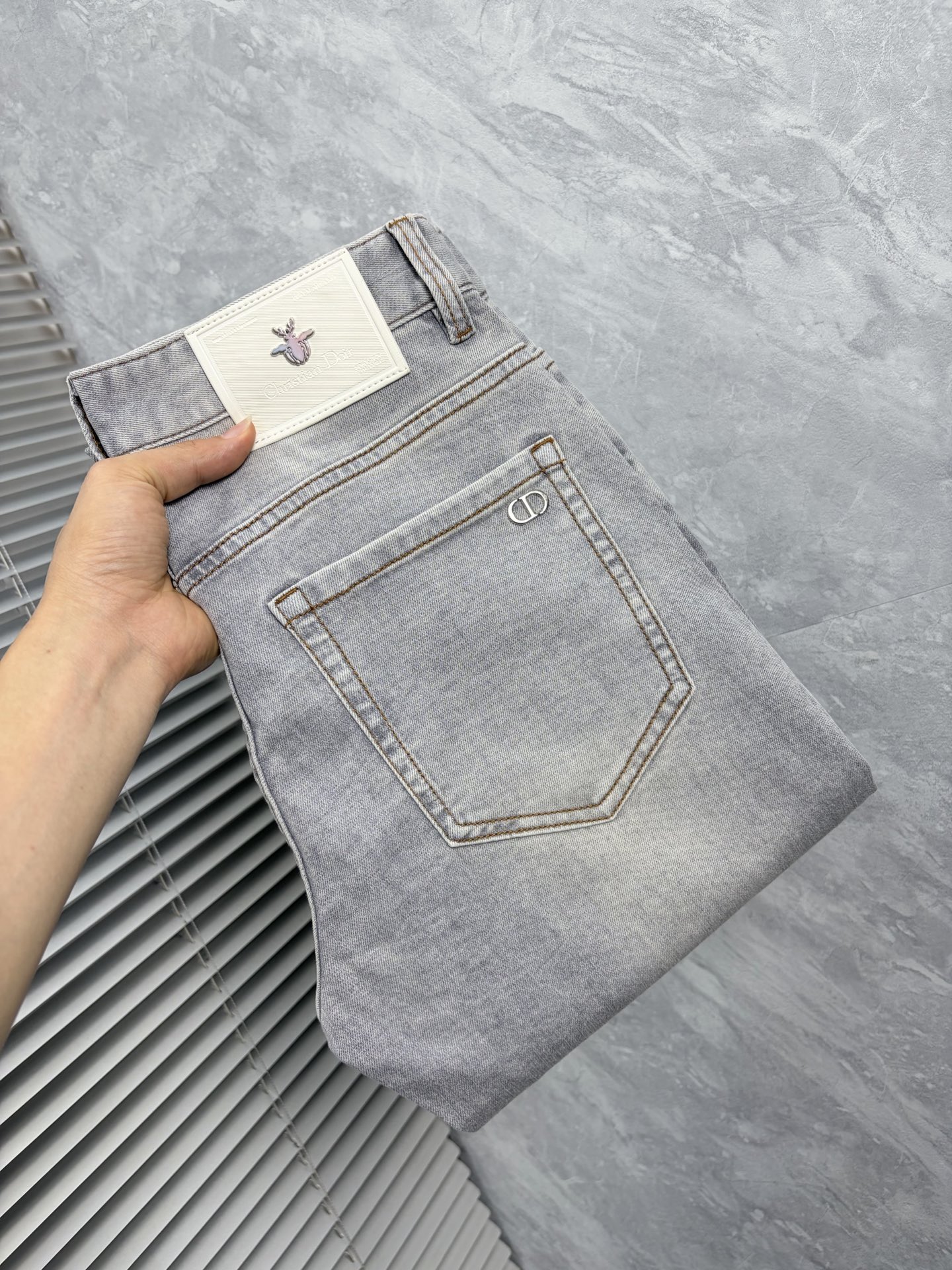 NO:937043,dr high-end customization, the latest jeans, sold simultaneously at the counter, original customization, customer-supplied hardware accessories, original quality, imported solid color denim stretch fabric, heavy washing, fine workmanship and routing, excellent upper body!  Preferred items .……………………………………………………………… Size29-38,,jeans,19860909dr高端定制、最新款牛仔裤 柜台同步发售 原版定制 客供五金辅料 原单品质 进口固色牛仔弹力面料 重工洗水 做工走线精细 上身绝佳！优选单品 .…………………………………………………… Size29-38,,jeans,,Men's clothing