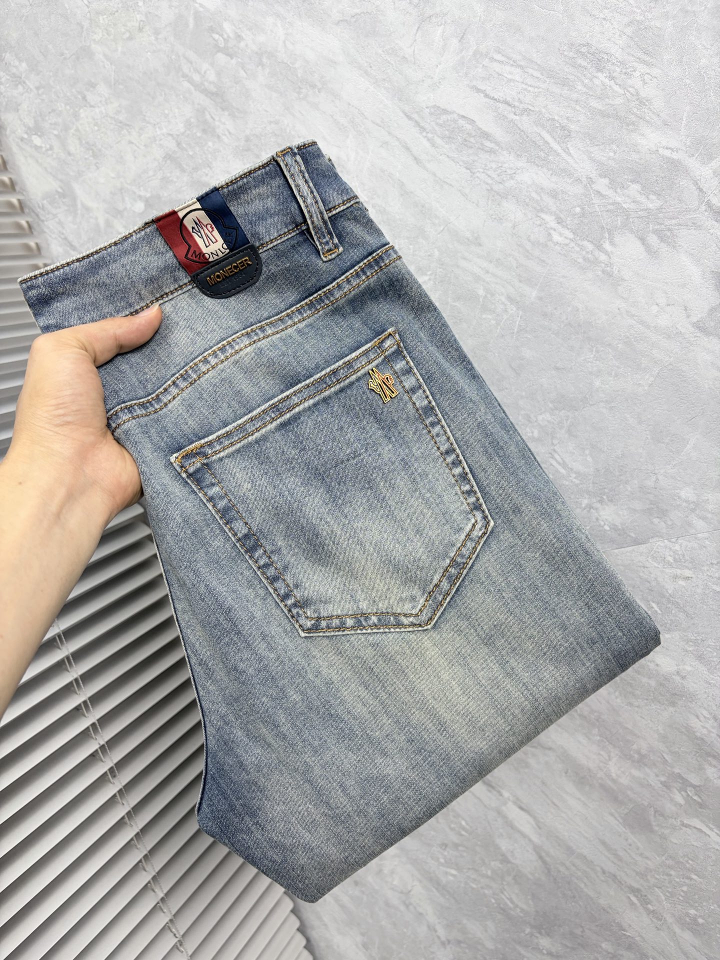 NO:910840,Meng Mouth, high-end customization, the latest jeans, sold simultaneously at the counter, original customization, customer-supplied hardware and accessories, original quality, imported solid-color denim stretch fabric, heavy washing, fine workmanship, and excellent upper body!  Preferred items .……………………………………………………………… Size29-38,,Moncler,jeans,19860909蒙口 高端定制、最新款牛仔裤 柜台同步发售 原版定制 客供五金辅料 原单品质 进口固色牛仔弹力面料 重工洗水 做工走线精细 上身绝佳！优选单品 .…………………………………………………… Size29-38,,Moncler,jeans,,Men's clothing