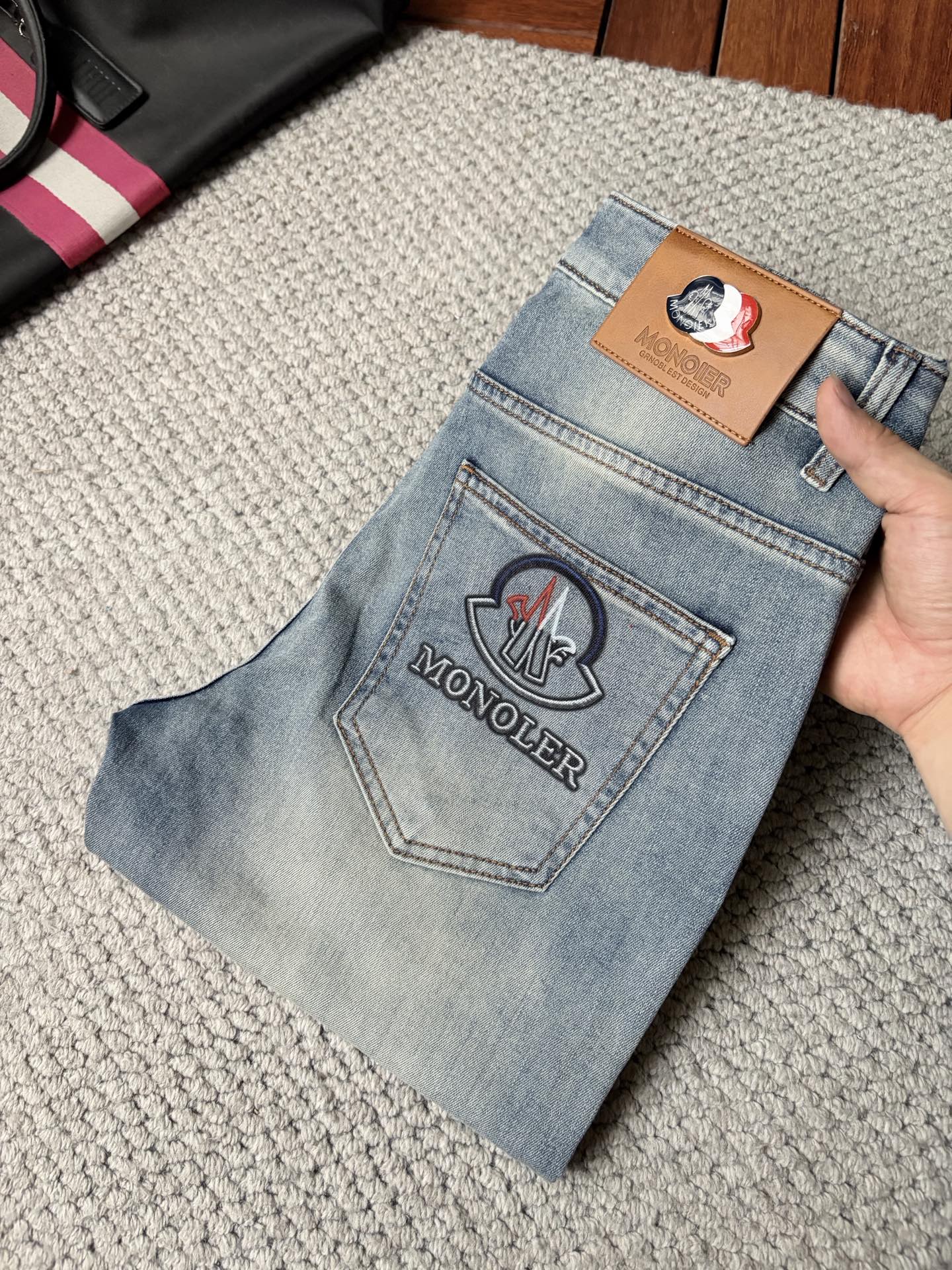 NO:876858,Meng’s new jeans!  Heavy-duty fermentation and washing process, the slim straight version with elastic upper body is very comfortable, and it is very classy to wear. Needless to say, the style and tailoring of the pants, the G mesh logo is highly recognizable!  Truly a first-class top trendy product!  Really top-notch jeans, using Turkish cotton to produce the most famous denim fabric. The quality is outstanding. After heavy-duty fermentation and washing, the pants are very soft!  The straight-leg version is not picky and the upper body is absolutely stylish!  !  !  Size 29——3837,,jeans,19860909蒙 ‘’新款牛仔裤！重工酵磨水洗工艺,修身直筒版型带弹力上身非常舒适,穿出去非常有档次,裤型款式和裁剪亦无需多言 ,G网Logo辨识度极高！真正一等一顶级潮品！真正殿堂级的牛仔裤,选用土耳其的棉花 生产出最有名的单宁布 品质卓然,经过重工酵磨水洗使得裤子很柔软！直脚的版型 不挑人 上身绝对的有型！！！尺码29——3837,,jeans,,Men's clothing