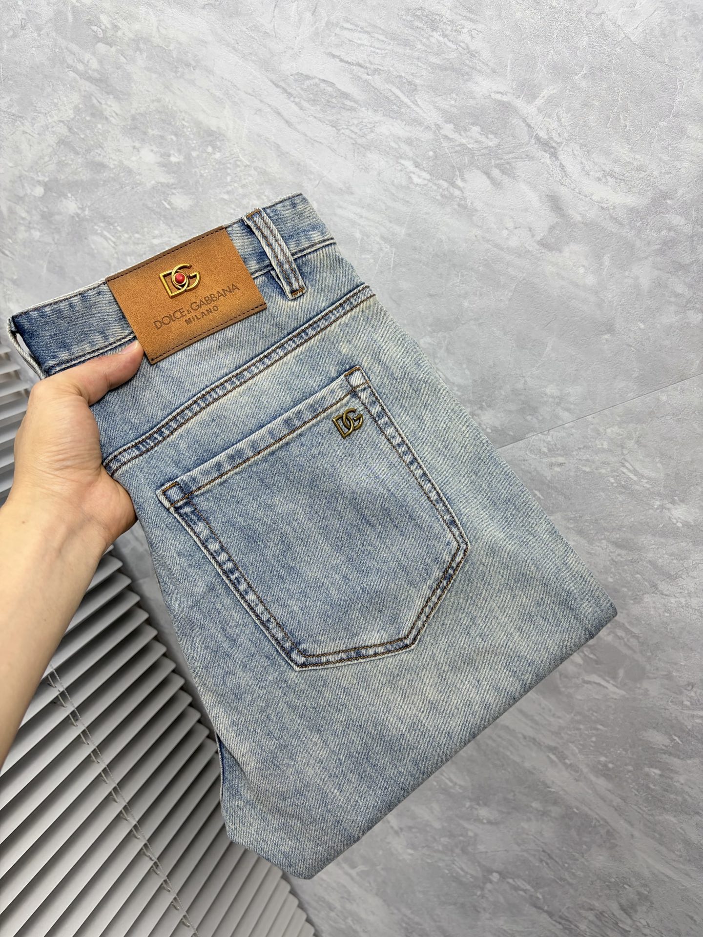 NO:910847,DG high-end customization, the latest jeans, sold simultaneously at the counter, original customization, customer-supplied hardware and accessories, original quality, imported solid-color denim elastic fabric, heavy washing, fine workmanship, and excellent upper body!  Preferred items .……………………………………………………………… Size29-38,,jeans,19860909DG 高端定制、最新款牛仔裤 柜台同步发售 原版定制 客供五金辅料 原单品质 进口固色牛仔弹力面料 重工洗水 做工走线精细 上身绝佳！优选单品 .…………………………………………………… Size29-38,,jeans,,Men's clothing