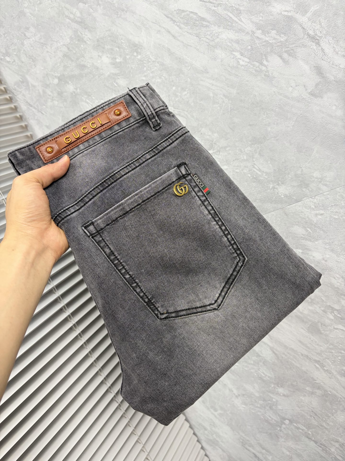 NO:910851,Gucci high-end customization, the latest jeans, sold simultaneously at the counter, original customization, customer-supplied hardware accessories, original quality, imported solid-color denim stretch fabric, heavy washing, fine workmanship, and excellent upper body!  Preferred items .……………………………………………………………… Size29-38,,jeans,19860909古奇 高端定制、最新款牛仔裤 柜台同步发售 原版定制 客供五金辅料 原单品质 进口固色牛仔弹力面料 重工洗水 做工走线精细 上身绝佳！优选单品 .…………………………………………………… Size29-38,,jeans,,Men's clothing