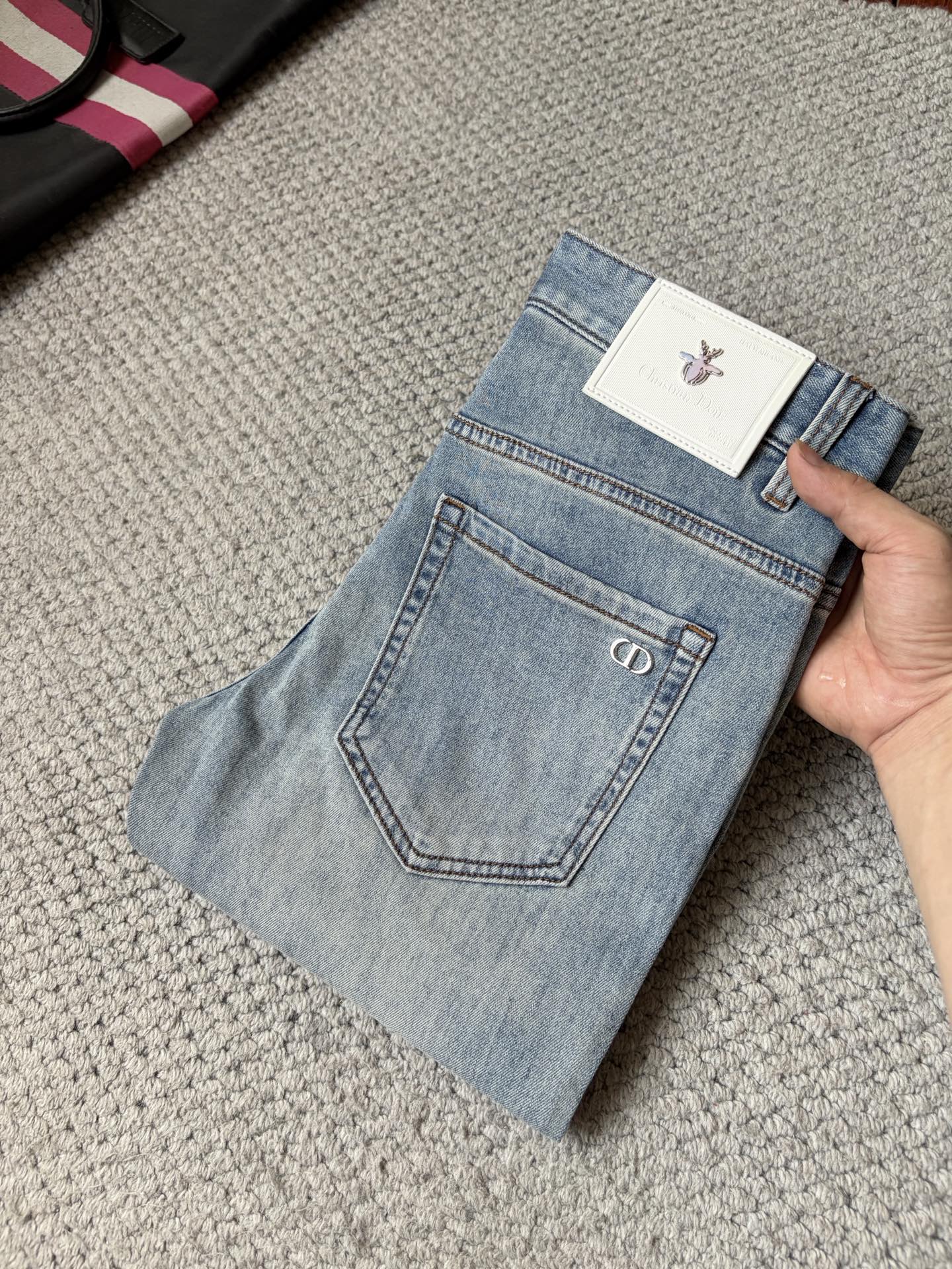 NO:907102,DR high-end customization, 2026 latest jeans, simultaneous sales at the counter, original custom-made replicas, customer-supplied hardware accessories, original quality, imported denim fabric with high elasticity, heavy washing, fine workmanship, and excellent upper body!  Preferred items Size: 29-38,,jeans,19860909DR 高端定制、2026最新款牛仔裤 柜台同步发售 原版定制复刻 客供五金辅料 原单品质 进口牛仔面料高弹力 重工洗水 做工走线精细 上身绝佳！优选单品 码数: 29-38,,jeans,,Men's clothing
