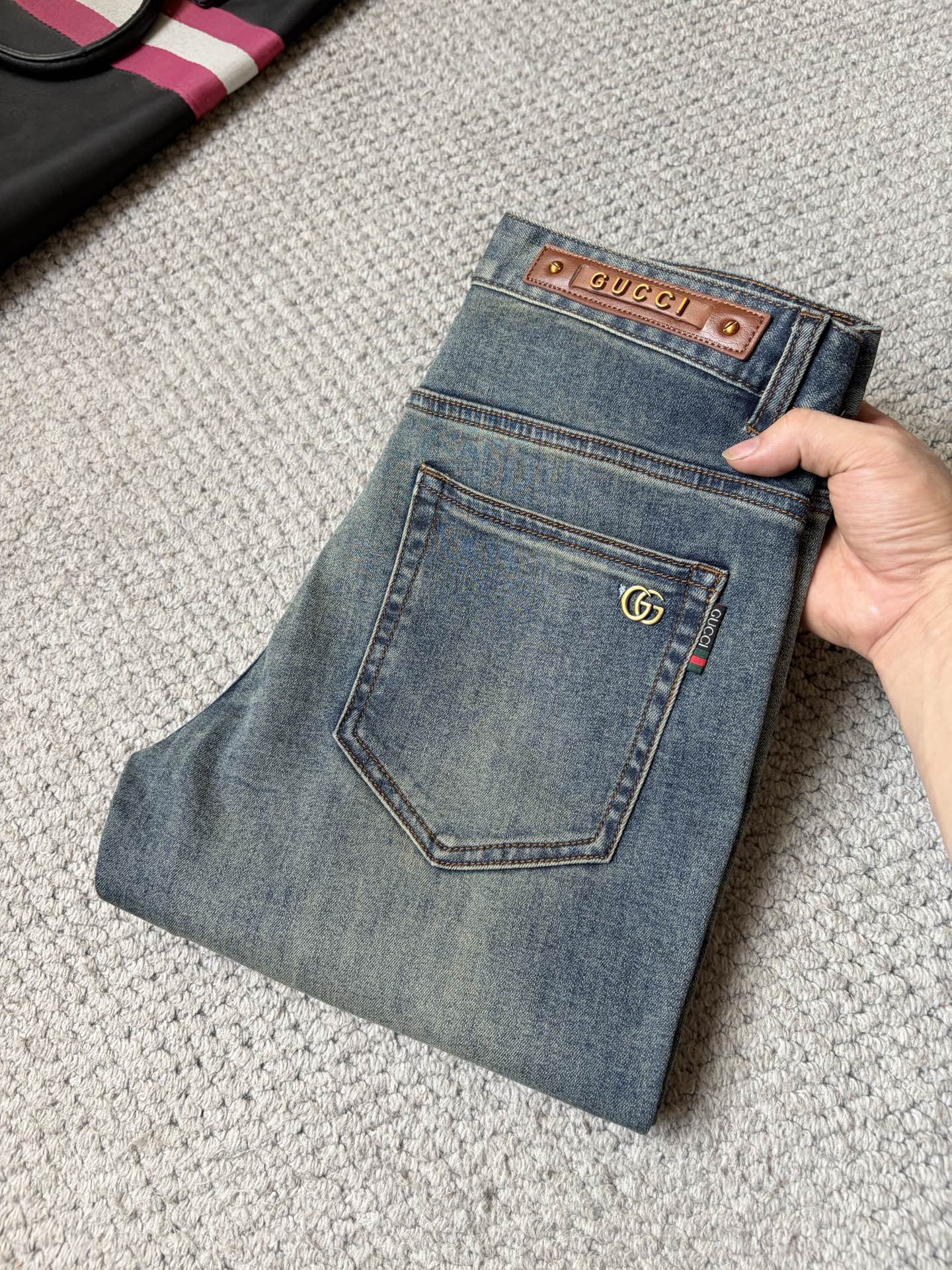NO:932735,Gucci high-end customization, 2026 latest jeans, simultaneous sale at the counter, original custom-made replica, customer-supplied hardware accessories, original quality, imported denim fabric with high elasticity, heavy washing, fine workmanship, and excellent upper body!  Preferred items Size: 29-38,,jeans,19860909古奇 高端定制、2026最新款牛仔裤 柜台同步发售 原版定制复刻 客供五金辅料 原单品质 进口牛仔面料高弹力 重工洗水 做工走线精细 上身绝佳！优选单品 码数: 29-38,,jeans,,Men's clothing