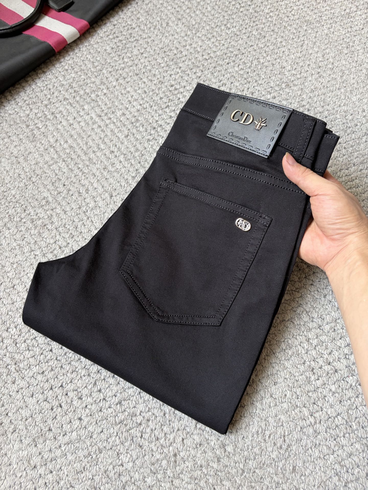 NO:932741,DR high-end customization, 2026 latest jeans, simultaneous sales at the counter, original custom-made replicas, customer-supplied hardware accessories, original quality, imported denim fabric with high elasticity, heavy washing, fine workmanship, and excellent upper body!  Preferred items Size: 29-38,,jeans,19860909DR 高端定制、2026最新款牛仔裤 柜台同步发售 原版定制复刻 客供五金辅料 原单品质 进口牛仔面料高弹力 重工洗水 做工走线精细 上身绝佳！优选单品 码数: 29-38,,jeans,,Men's clothing