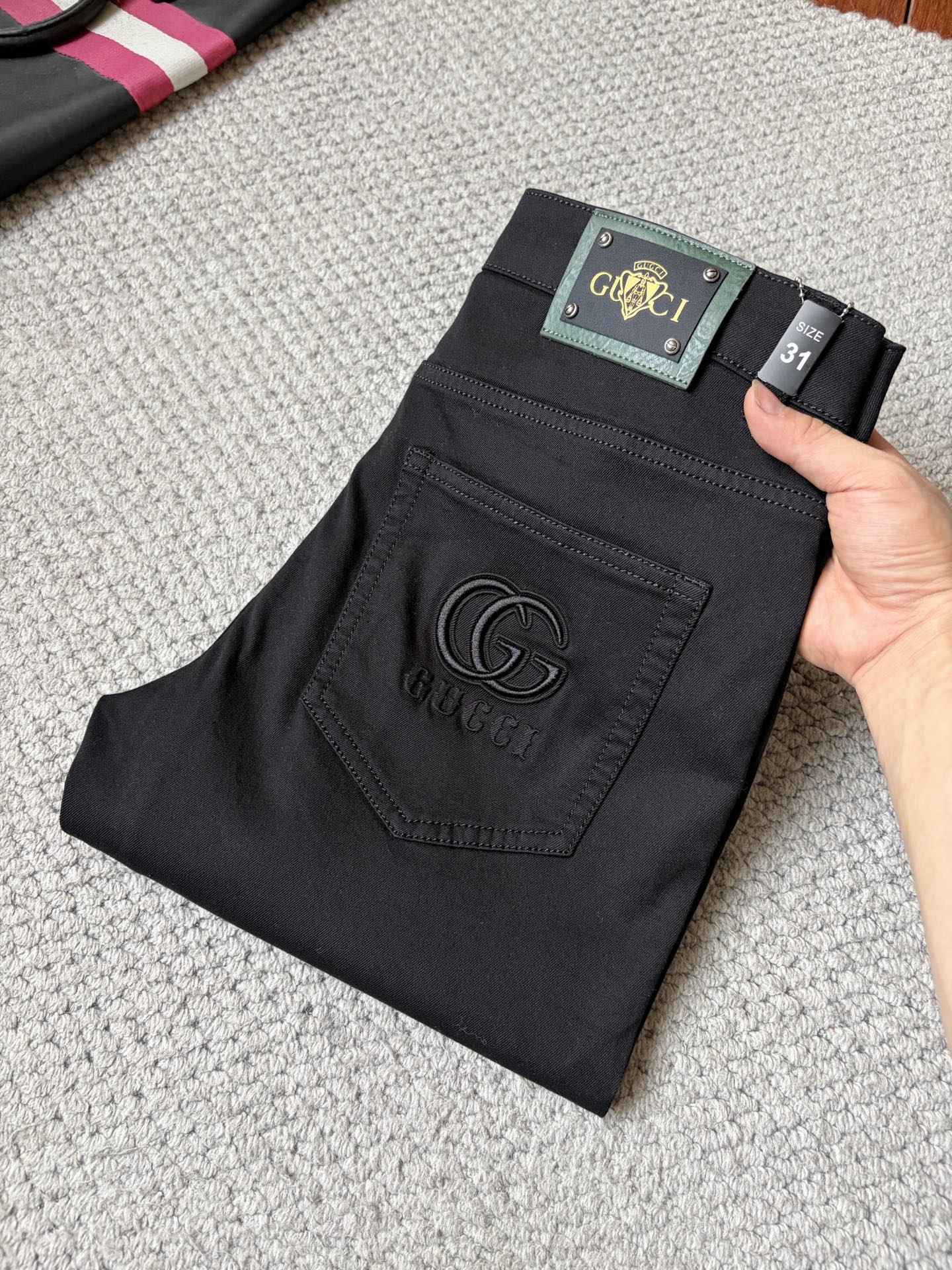 NO:932746,Gucci high-end customization, 2026 latest jeans, simultaneous sale at the counter, original custom-made replica, customer-supplied hardware accessories, original quality, imported denim fabric with high elasticity, heavy washing, fine workmanship, and excellent upper body!  Preferred items Size: 29-38,,jeans,19860909古奇 高端定制、2026最新款牛仔裤 柜台同步发售 原版定制复刻 客供五金辅料 原单品质 进口牛仔面料高弹力 重工洗水 做工走线精细 上身绝佳！优选单品 码数: 29-38,,jeans,,Men's clothing
