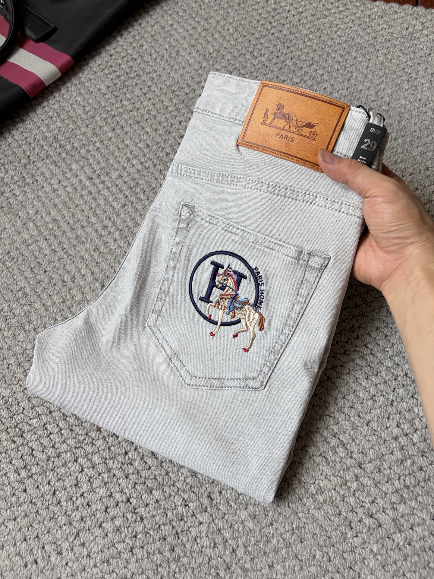 NO:932767,Hermès high-end customization, 2026 latest jeans, simultaneous sale at the counter, original customized replicas, customer-supplied hardware accessories, original quality, imported denim fabric with high elasticity, heavy washing, fine workmanship, and excellent upper body!  Preferred items Size: 29-38,,hermes,jeans,19860909爱马仕 高端定制、2026最新款牛仔裤 柜台同步发售 原版定制复刻 客供五金辅料 原单品质 进口牛仔面料高弹力 重工洗水 做工走线精细 上身绝佳！优选单品 码数: 29-38,,hermes,jeans,,Men's clothing