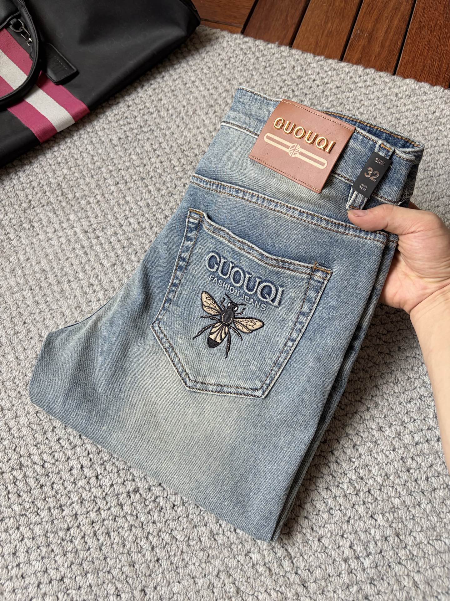 NO:932774,Gucci high-end customization, 2026 latest jeans, simultaneous sale at the counter, original custom-made replica, customer-supplied hardware accessories, original quality, imported denim fabric with high elasticity, heavy washing, fine workmanship, and excellent upper body!  Preferred items Size: 29-38,,jeans,19860909古奇 高端定制、2026最新款牛仔裤 柜台同步发售 原版定制复刻 客供五金辅料 原单品质 进口牛仔面料高弹力 重工洗水 做工走线精细 上身绝佳！优选单品 码数: 29-38,,jeans,,Men's clothing