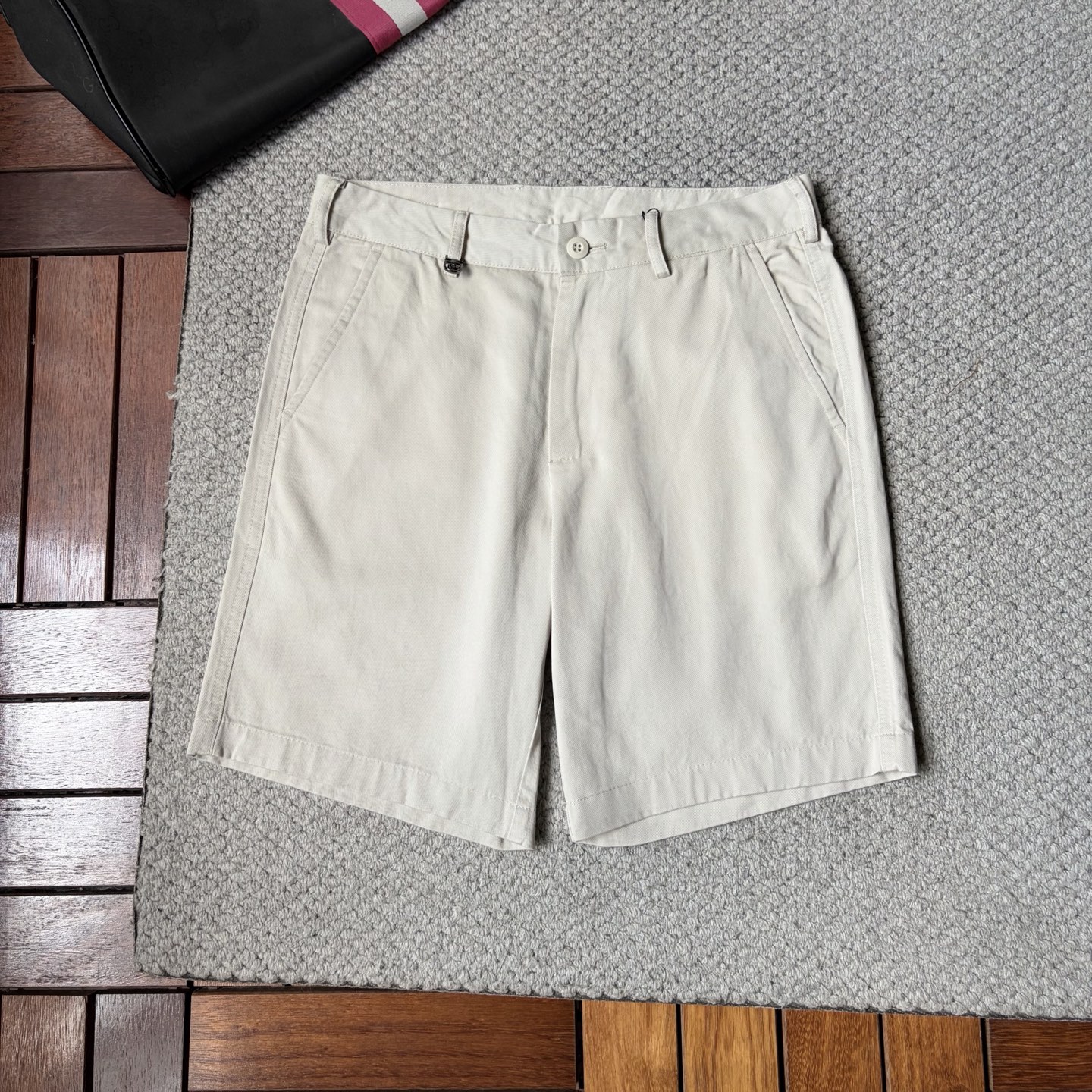 NO:927096,Gucci 26ss new summer men's casual work shorts, advanced custom-made summer special technical quick-drying breathable fabric, high breathability and comfort, impeccable details, customized development of accessories, what you see is what you get, reflecting high quality. It feels delicate and soft!  Three-dimensional cutting, simple and fashionable, and the upper body shape is awesome!  Size M-4XL,,shorts,19860909古奇 26ss夏季新款男士休闲工装短裤 高级定制夏季专用科技速干透气面料 透气舒适度高,细节无可挑剔,辅料定制开发,所见即所得,体现高品质.手感细腻柔软！立体裁剪,简单时尚,上身版型超赞！码数M-4XL,,shorts,,Men's clothing
