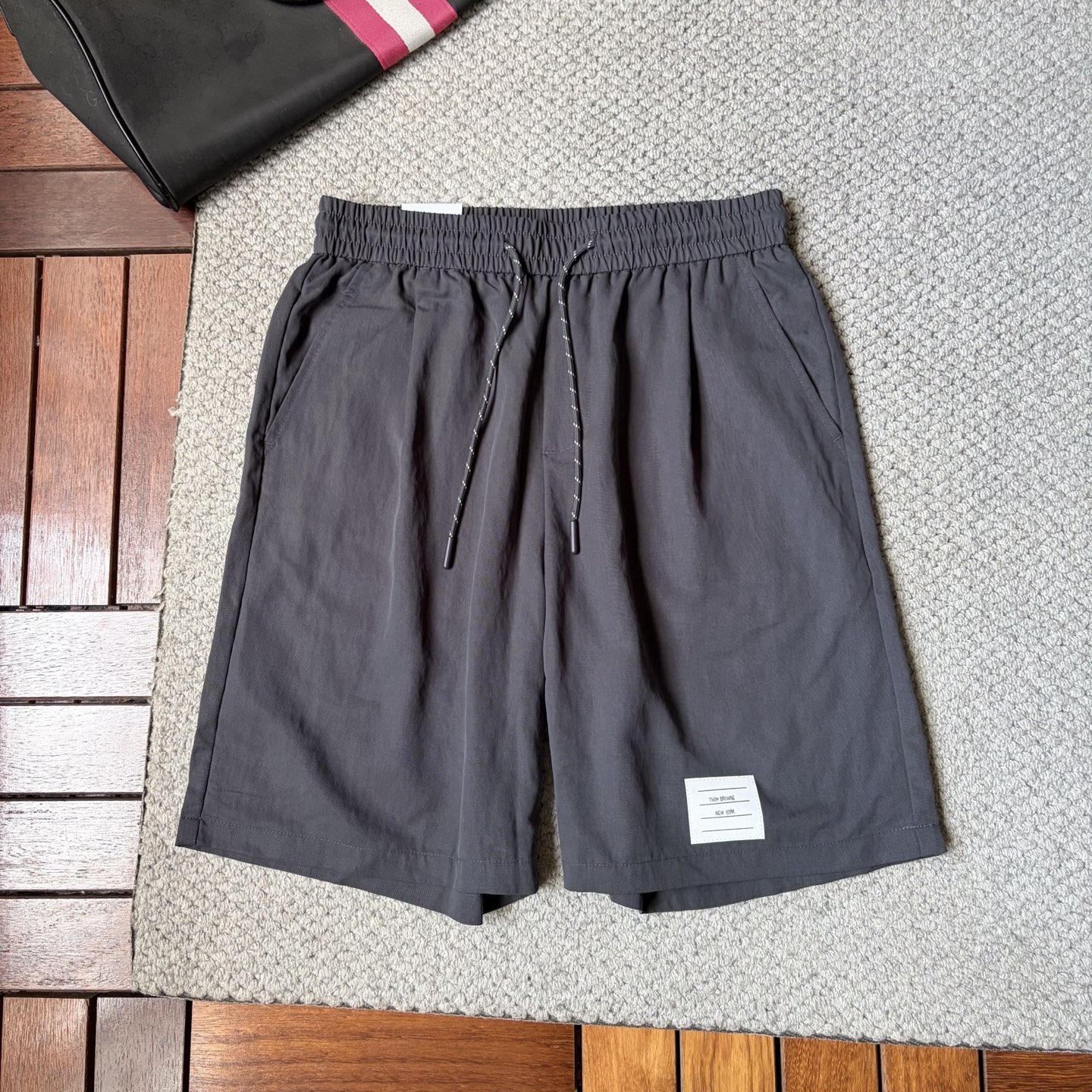 NO:916072,tb *26ss new summer men's casual work shorts, advanced custom-made summer special technology quick-drying breathable fabric, high breathability and comfort, impeccable details, customized development of accessories, what you see is what you get, reflecting high quality. It feels delicate and soft!  Three-dimensional cutting, simple and fashionable, and the upper body shape is awesome!  Size M-4XL,,shorts,19860909tb *26ss夏季新款男士休闲工装短裤 高级定制夏季专用科技速干透气面料 透气舒适度高,细节无可挑剔,辅料定制开发,所见即所得,体现高品质.手感细腻柔软！立体裁剪,简单时尚,上身版型超赞！码数M-4XL,,shorts,,Men's clothing