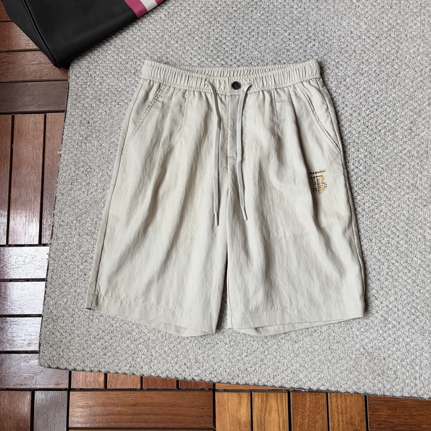 NO:916074,Baba *26ss new summer men's casual work shorts, advanced custom-made summer special technology quick-drying breathable fabric, high breathability and comfort, impeccable details, customized development of accessories, what you see is what you get, reflecting high quality. It feels delicate and soft!  Three-dimensional cutting, simple and fashionable, and the upper body shape is awesome!  Size M-4XL,,burberry,shorts,19860909巴宝 *26ss夏季新款男士休闲工装短裤 高级定制夏季专用科技速干透气面料 透气舒适度高,细节无可挑剔,辅料定制开发,所见即所得,体现高品质.手感细腻柔软！立体裁剪,简单时尚,上身版型超赞！码数M-4XL,,burberry,shorts,,Men's clothing