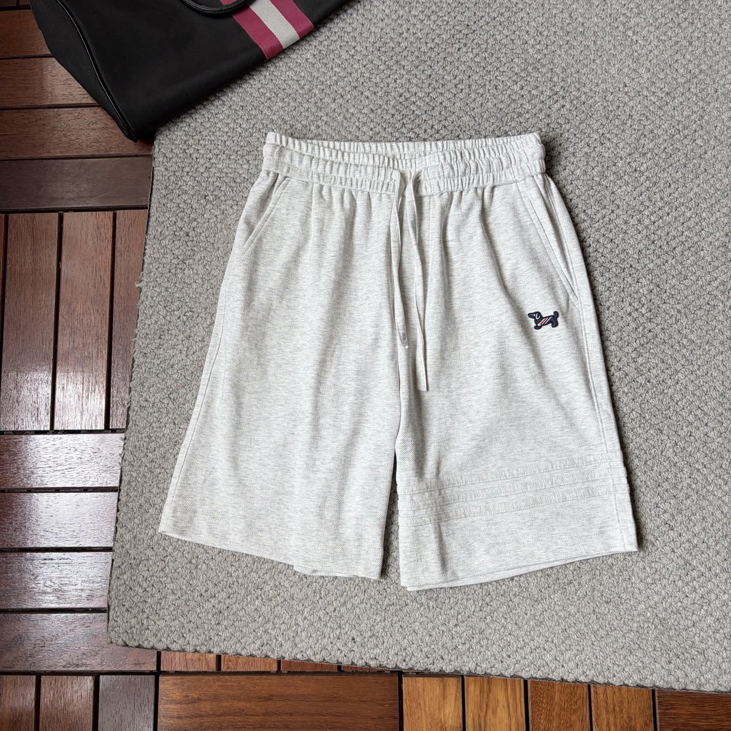 NO:927166,TB26ss new summer men's casual work shorts, advanced custom-made summer special technical quick-drying breathable fabric, high breathability and comfort, impeccable details, customized development of accessories, what you see is what you get, reflecting high quality. It feels delicate and soft!  Three-dimensional cutting, simple and fashionable, and the upper body shape is awesome!  Size M-4XL,,shorts,19860909TB26ss夏季新款男士休闲工装短裤 高级定制夏季专用科技速干透气面料 透气舒适度高,细节无可挑剔,辅料定制开发,所见即所得,体现高品质.手感细腻柔软！立体裁剪,简单时尚,上身版型超赞！码数M-4XL,,shorts,,Men's clothing