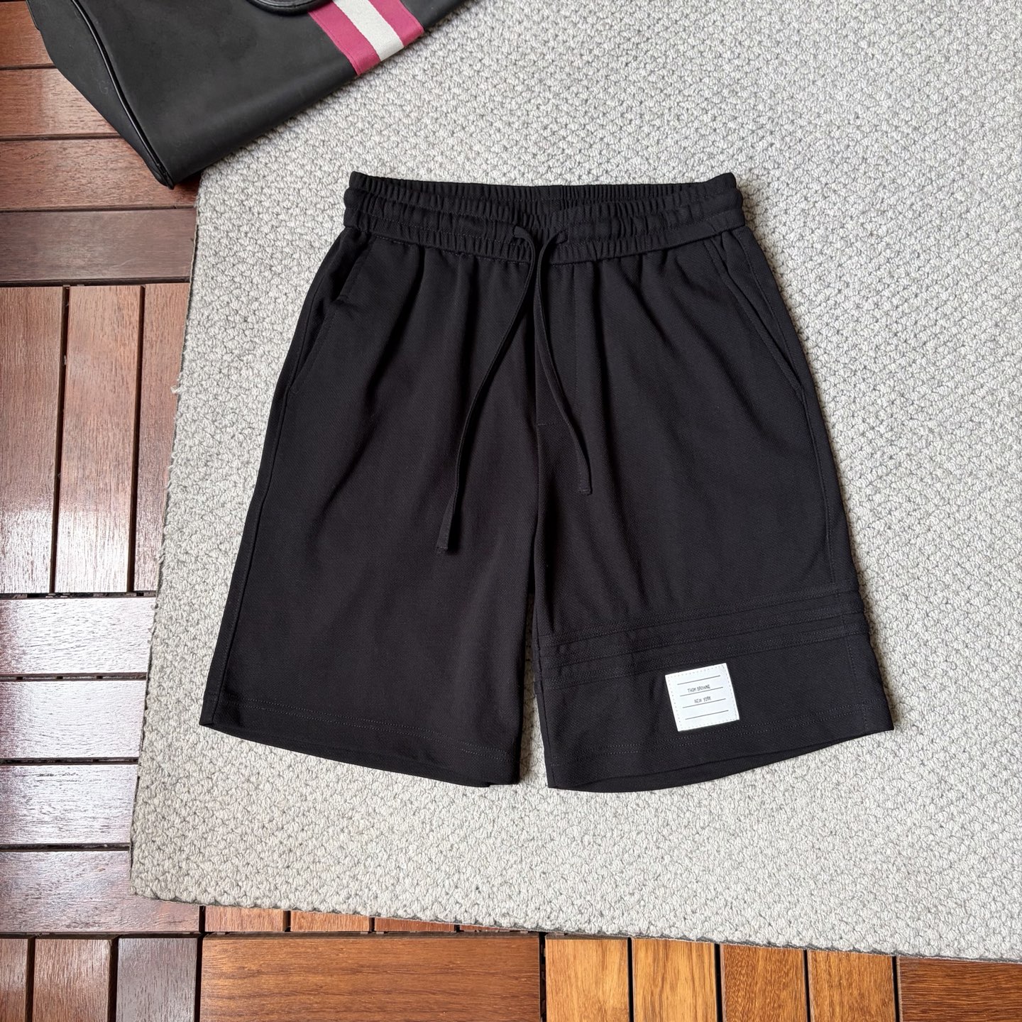 NO:906286,TB26ss new summer men's casual work shorts, advanced custom-made summer special technical quick-drying breathable fabric, high breathability and comfort, impeccable details, customized development of accessories, what you see is what you get, reflecting high quality. It feels delicate and soft!  Three-dimensional cutting, simple and fashionable, and the upper body shape is awesome!  Size M-4XL,,shorts,19860909TB26ss夏季新款男士休闲工装短裤 高级定制夏季专用科技速干透气面料 透气舒适度高,细节无可挑剔,辅料定制开发,所见即所得,体现高品质.手感细腻柔软！立体裁剪,简单时尚,上身版型超赞！码数M-4XL,,shorts,,Men's clothing