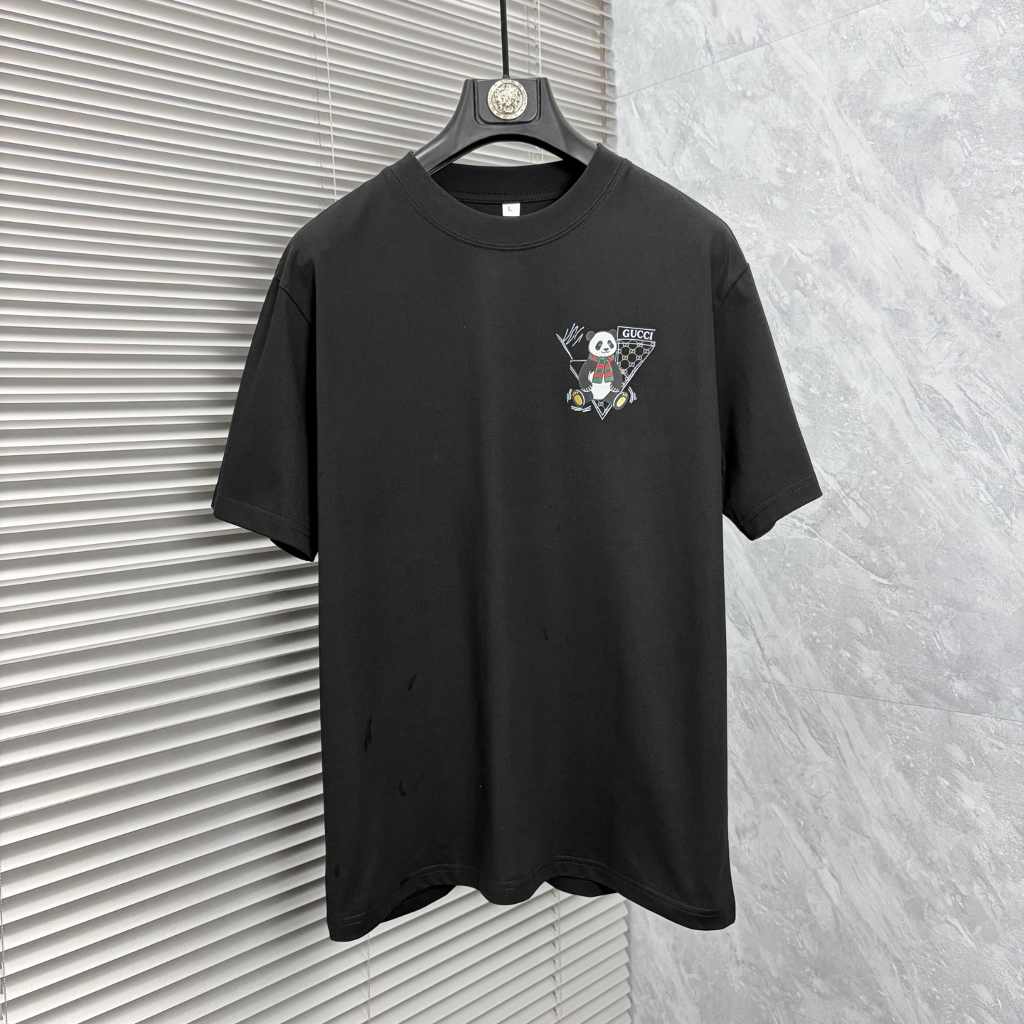 NO:917382,Gucci 2026ss spring and summer high-quality pure cotton short-sleeved T-shirt, top original order quality, the latest technology requirements, top orders require sewing work, super easy to match, top customization, with the whole detail, the quality and tailoring design are first-class, customized imported pure cotton fabric!  Full of style, the color is light and versatile. M-4XL, please state your height and weight when placing an order, T-shirt, tees, t-shirt,19860909古奇 2026ss春夏高品质纯棉短袖T恤,顶级原单品质,当下最新工艺要求,顶级订单要求车线做工,超级好搭配,顶级定制,搭配整件细节 ,品质及剪裁设计都堪称一流,定制进口纯棉面料！型格十足,配色轻熟百搭.M-4XL,下单报身高体重,,T-shirt,tees，t-shirt,,Men's clothing