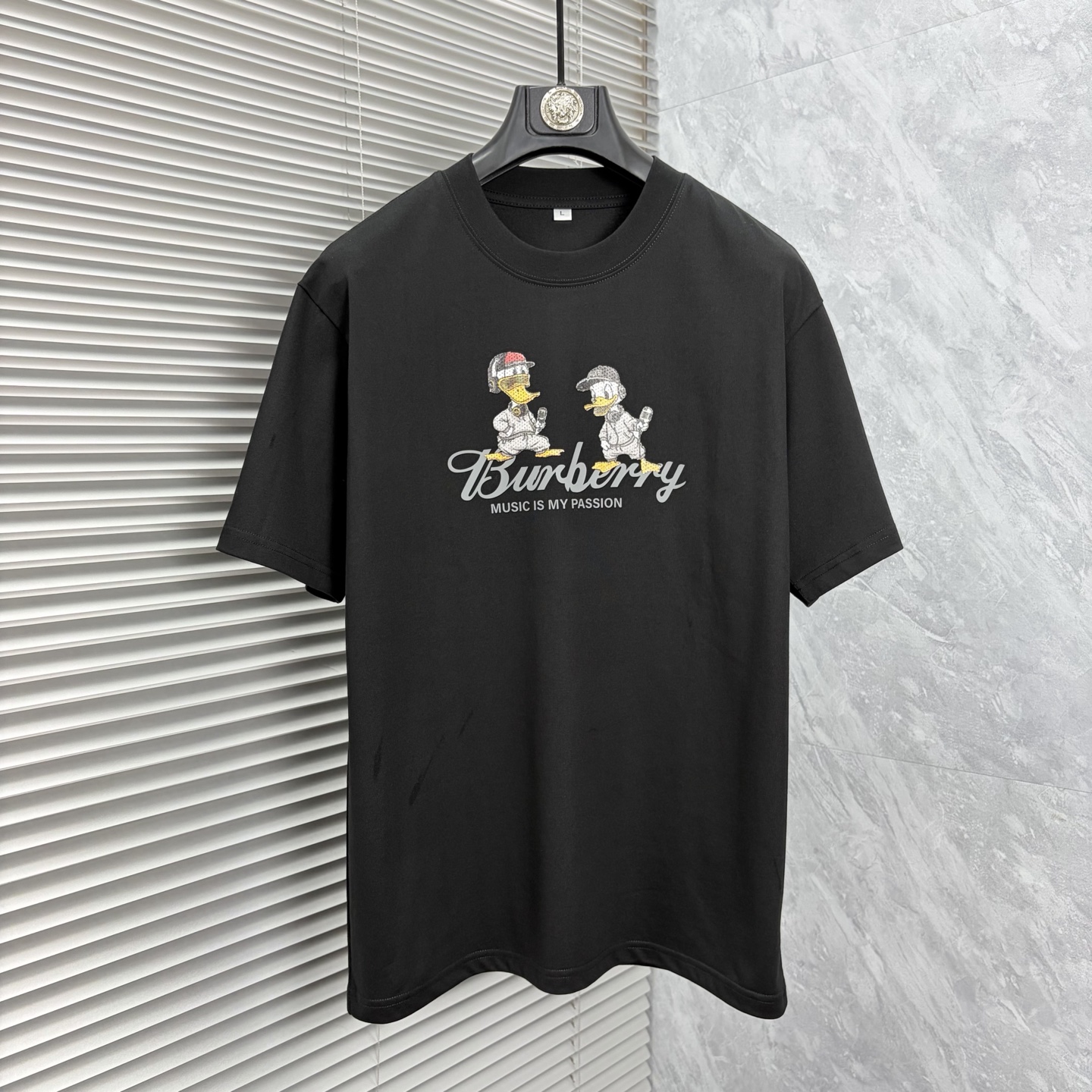 NO:917397,Burberry 2026ss spring and summer high-quality pure cotton short-sleeved T-shirt, top original order quality, the latest technology requirements, top orders require sewing work, super easy to match, top customization, with the whole details, the quality and tailoring design are first-class, customized imported pure cotton fabric!  Full of style, the color is light and versatile. M-4XL, please state your height and weight when placing an order, burberry, T-shirt, tees, t-shirt,19860909巴宝莉 2026ss春夏高品质纯棉短袖T恤,顶级原单品质,当下最新工艺要求,顶级订单要求车线做工,超级好搭配,顶级定制,搭配整件细节 ,品质及剪裁设计都堪称一流,定制进口纯棉面料！型格十足,配色轻熟百搭.M-4XL,下单报身高体重,,burberry,T-shirt,tees，t-shirt,,Men's clothing