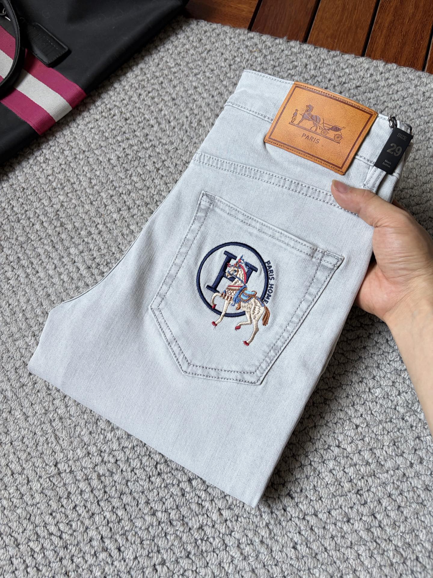 NO:932793,Hermès high-end customization, 2026 latest jeans, simultaneous sale at the counter, original customized replicas, customer-supplied hardware accessories, original quality, imported denim fabric with high elasticity, heavy washing, fine workmanship, and excellent upper body!  Preferred items Size: 29-38,,hermes,jeans,19860909爱马仕 高端定制、2026最新款牛仔裤 柜台同步发售 原版定制复刻 客供五金辅料 原单品质 进口牛仔面料高弹力 重工洗水 做工走线精细 上身绝佳！优选单品 码数: 29-38,,hermes,jeans,,Men's clothing