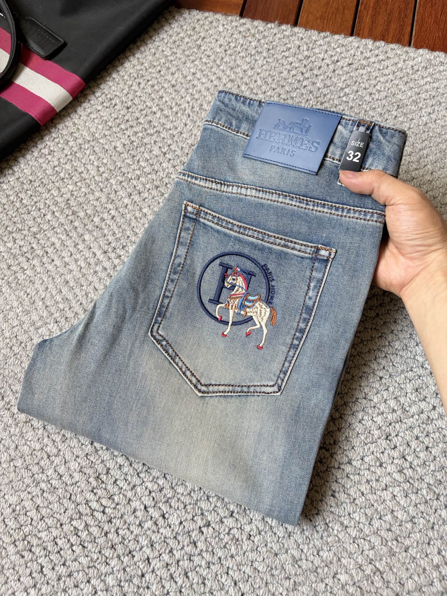 NO:932814,Hermès high-end customization, 2026 latest jeans, simultaneous sale at the counter, original customized replicas, customer-supplied hardware accessories, original quality, imported denim fabric with high elasticity, heavy washing, fine workmanship, and excellent upper body!  Preferred items Size: 29-38,,hermes,jeans,19860909爱马仕 高端定制、2026最新款牛仔裤 柜台同步发售 原版定制复刻 客供五金辅料 原单品质 进口牛仔面料高弹力 重工洗水 做工走线精细 上身绝佳！优选单品 码数: 29-38,,hermes,jeans,,Men's clothing