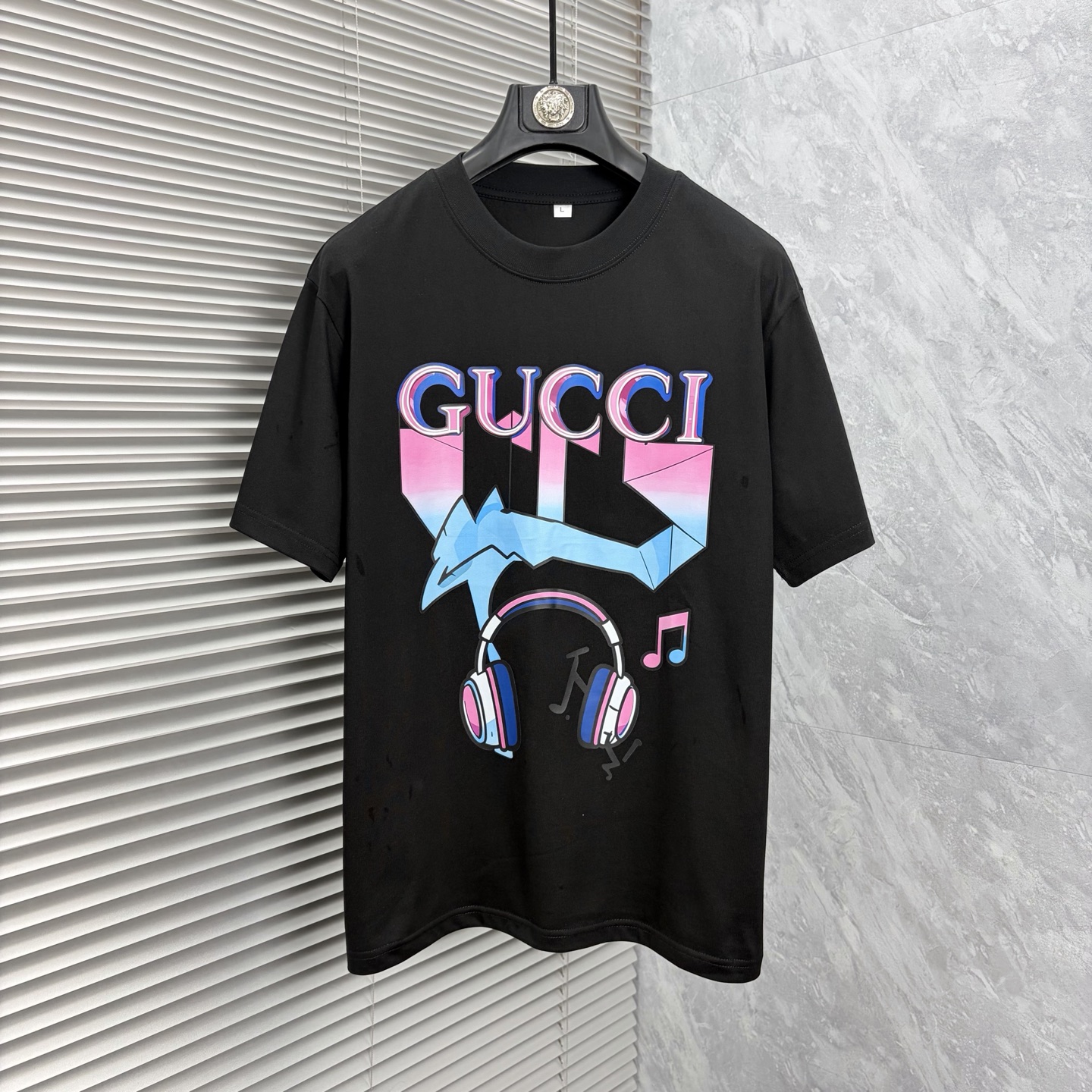 NO:917414,Gucci 2026ss spring and summer high-quality pure cotton short-sleeved T-shirt, top original order quality, the latest technology requirements, top orders require sewing work, super easy to match, top customization, with the whole details, the quality and tailoring design are first-class, customized imported pure cotton fabric!  Full of style, the color is light and versatile. M-4XL, please state your height and weight when placing an order, T-shirt, tees, t-shirt,19860909古奇2026ss春夏高品质纯棉短袖T恤,顶级原单品质,当下最新工艺要求,顶级订单要求车线做工,超级好搭配,顶级定制,搭配整件细节 ,品质及剪裁设计都堪称一流,定制进口纯棉面料！型格十足,配色轻熟百搭.M-4XL,下单报身高体重,,T-shirt,tees，t-shirt,,Men's clothing