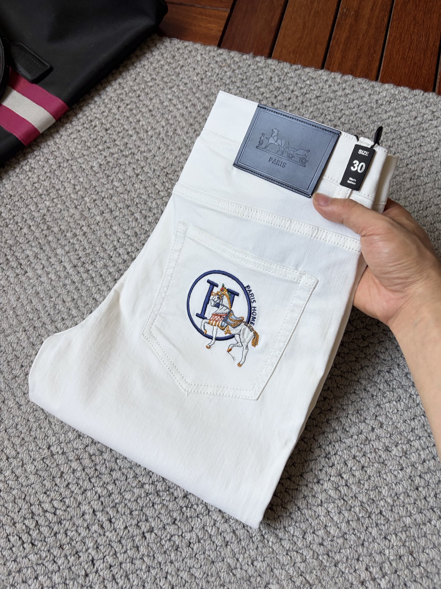 NO:932800,Hermès high-end customization, 2026 latest jeans, simultaneous sale at the counter, original customized replicas, customer-supplied hardware accessories, original quality, imported denim fabric with high elasticity, heavy washing, fine workmanship, and excellent upper body!  Preferred items Size: 29-38,,hermes,jeans,19860909爱马仕 高端定制、2026最新款牛仔裤 柜台同步发售 原版定制复刻 客供五金辅料 原单品质 进口牛仔面料高弹力 重工洗水 做工走线精细 上身绝佳！优选单品 码数: 29-38,,hermes,jeans,,Men's clothing