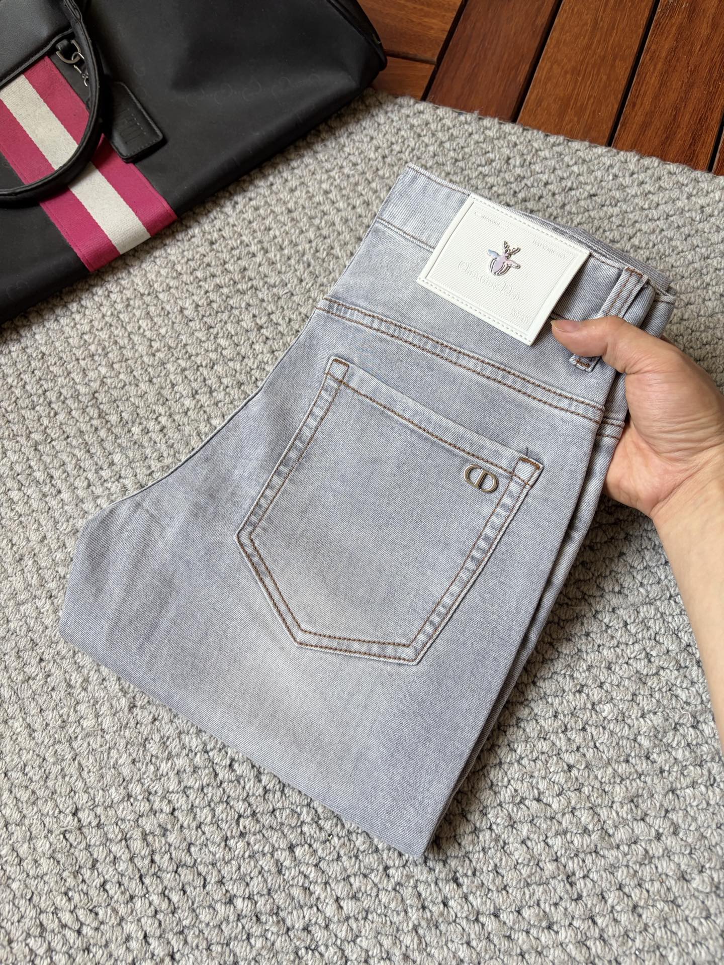 NO:918729,dr High-end customization, 2026 latest jeans, simultaneous sales at the counter, original customized replicas, customer-supplied hardware accessories, original quality, imported denim fabric with high elasticity, heavy washing, fine workmanship and routing, excellent upper body!  Preferred items Size: 29-38,,jeans,19860909dr 高端定制、2026最新款牛仔裤 柜台同步发售 原版定制复刻 客供五金辅料 原单品质 进口牛仔面料高弹力 重工洗水 做工走线精细 上身绝佳！优选单品 码数: 29-38,,jeans,,Men's clothing