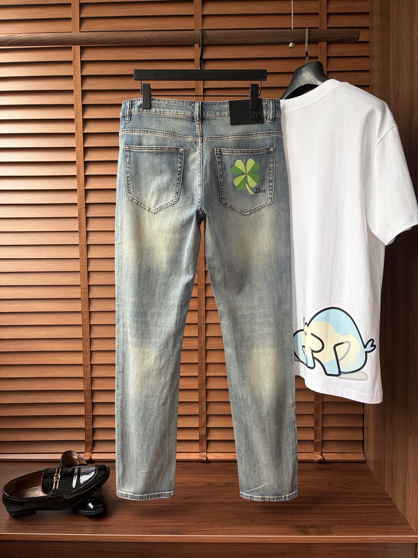 NO:917433,'Dijia' 2026 heavy-duty washed casual jeans, imported original washed stretch fabric, comfortable and elastic, unique design, super correct fit, comfortable and breathable, extremely high grade, counter quality, handsome upper body, code number 29-38,, dior, jeans,19860909《迪家》 2026重工水洗休闲牛仔裤,进口原版水洗弹力面料,舒适有弹性,独特设计,版型超正,舒适透气,档次极高,专柜品质,上身帅气十足,码数29-38,,dior,jeans,,Men's clothing