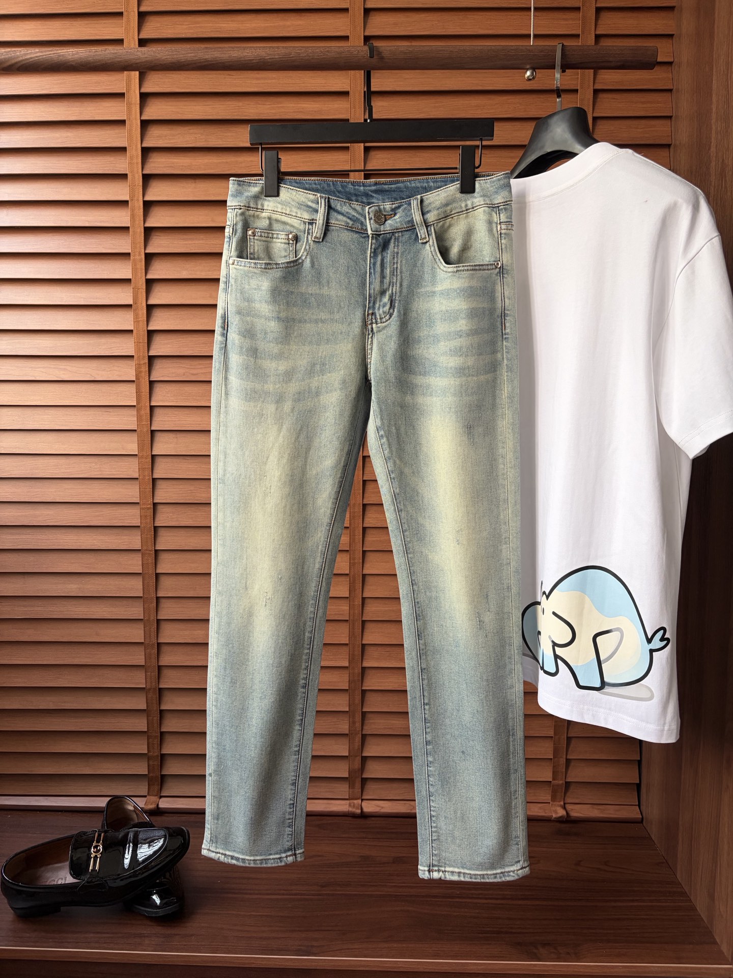 NO:917439,'Donkey Family' 2026 heavy-duty washed casual jeans, imported original washed stretch fabric, comfortable and elastic, unique design, super correct fit, comfortable and breathable, extremely high grade, counter quality, handsome upper body, code number 29-38,, louis vuitton, louis vuitton, jeans,19860909《驴家》 2026重工水洗休闲牛仔裤,进口原版水洗弹力面料,舒适有弹性,独特设计,版型超正,舒适透气,档次极高,专柜品质,上身帅气十足,码数29-38,,louis vuitton,louis vuitton,jeans,,Men's clothing