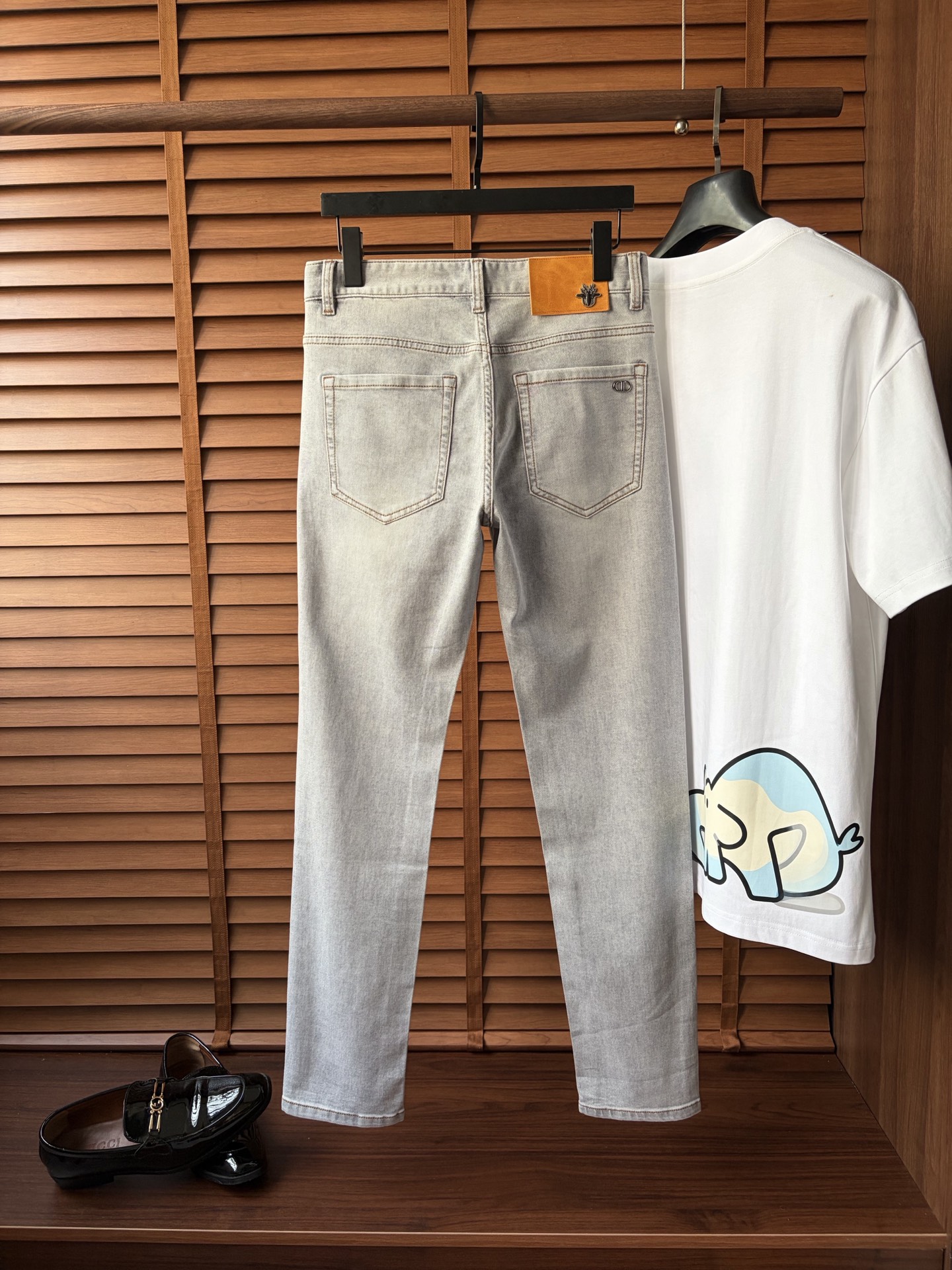 NO:914103,'Dijia' 2026 heavy-duty washed casual jeans, imported original washed stretch fabric, comfortable and elastic, unique design, super correct fit, comfortable and breathable, extremely high grade, counter quality, handsome upper body, code number 29-38,, dior, jeans,19860909《迪家》 2026重工水洗休闲牛仔裤,进口原版水洗弹力面料,舒适有弹性,独特设计,版型超正,舒适透气,档次极高,专柜品质,上身帅气十足,码数29-38,,dior,jeans,,Men's clothing