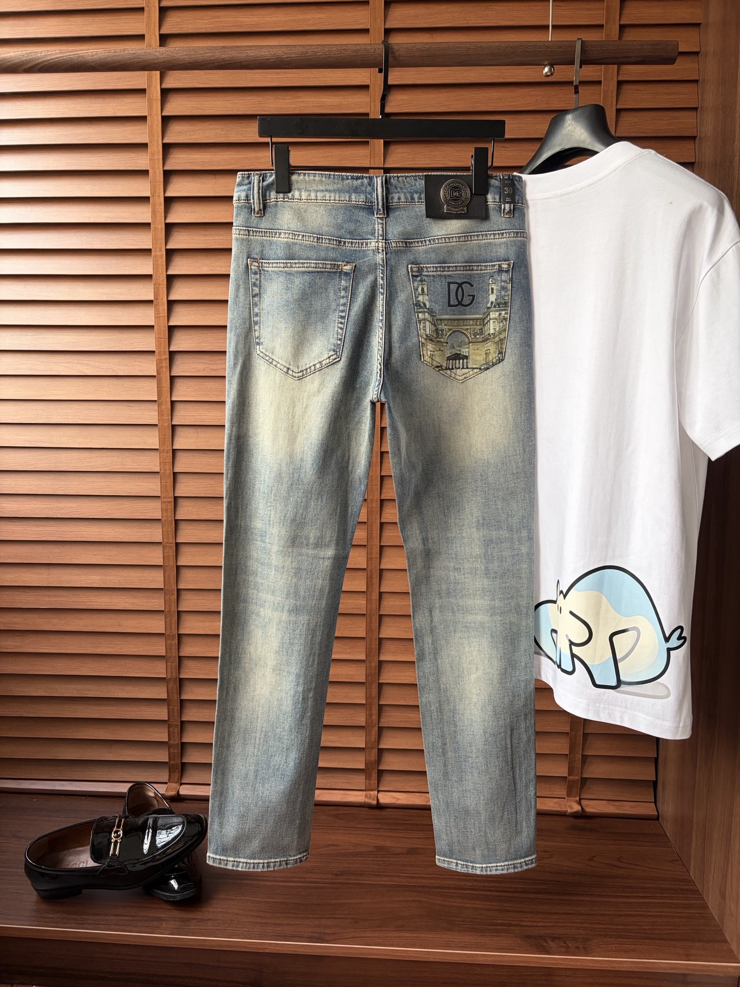 NO:917446,'Dujia' 2026 heavy-duty washed casual jeans, imported original washed stretch fabric, comfortable and elastic, unique design, super correct fit, comfortable and breathable, extremely high grade, counter quality, handsome upper body, size 29-38,,jeans,19860909《杜家》 2026重工水洗休闲牛仔裤,进口原版水洗弹力面料,舒适有弹性,独特设计,版型超正,舒适透气,档次极高,专柜品质,上身帅气十足,码数29-38,,jeans,,Men's clothing