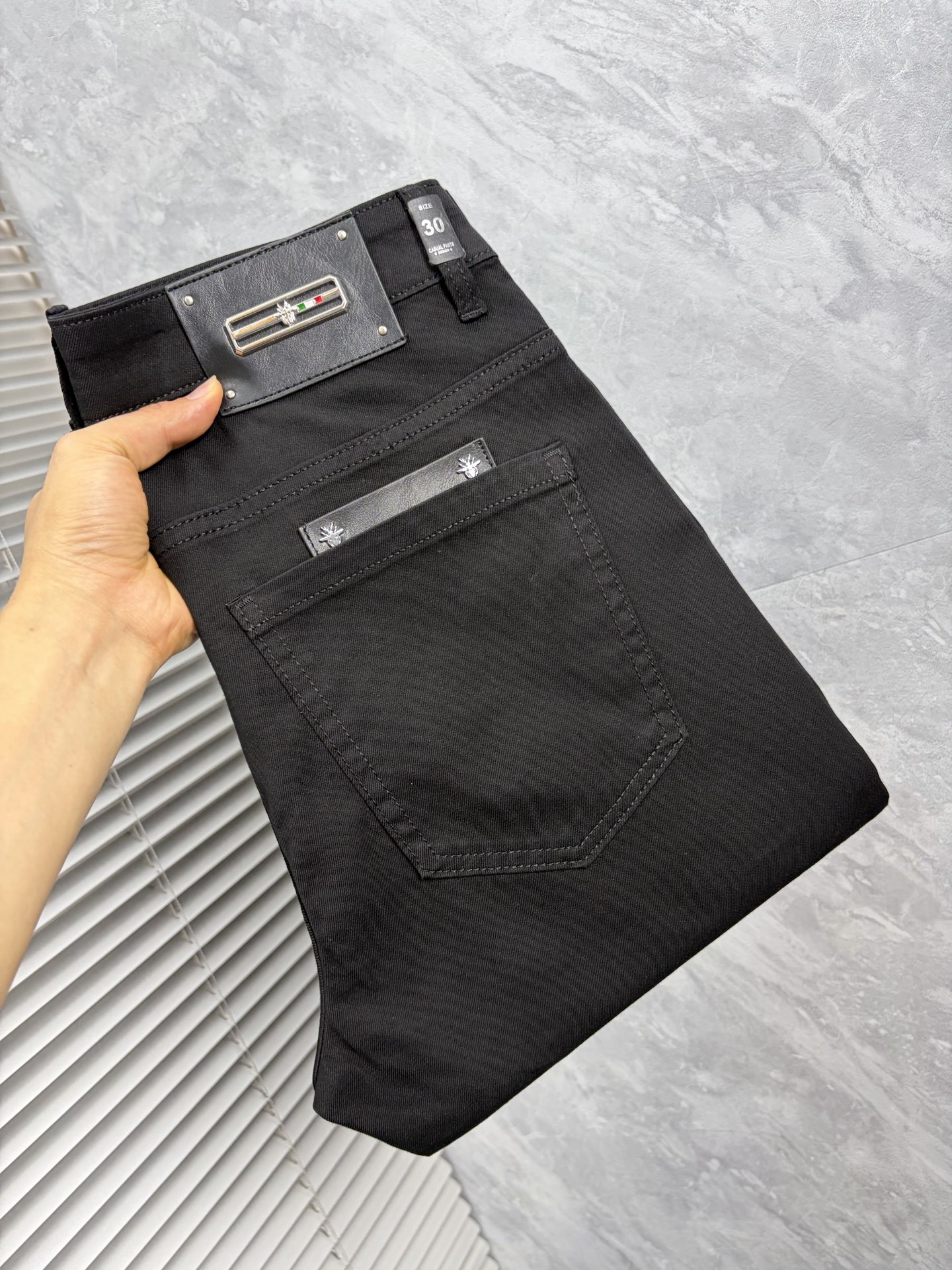 NO:906200,Dr2016 official website's high-end new products are original and a few cool jeans, 100% original and versatile!  This year's latest popular style design is made of denim fabric made of imported Turkish cotton. It is comfortable on the upper body and has a tall and stylish tailoring design!  Low-key yet luxurious, with a super-feeling upper body that is exquisite and lively, simplicity is beauty. It is perfect for everything, a must-have item for handsome men!  Original logo, personality, fashion, charm, size 29-38,,jeans,19860909Dr2016官网高端新品原单少数帅爆牛仔裤,百分百原单 百搭神器！今年最新流行的风格设计款式,采用进口土耳其的棉花制作成的单宁布,上身舒适,剪裁设计挺拔有型！低调不失奢华 超有feel上身精致跃然,简单就是美.完爆一切,型男必备单品！原版logo个性 时尚 魅力码数29-38,,jeans,,Men's clothing