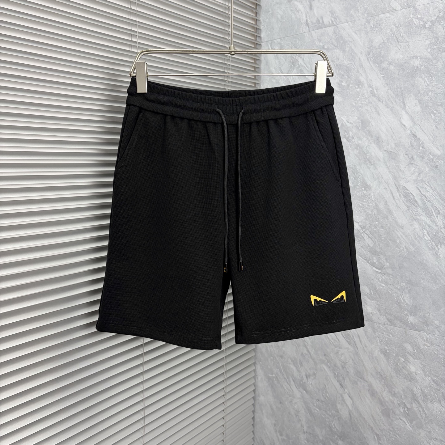 NO:927095,Fendi's new arrival, 2026 spring and summer new casual pants and shorts, imported high-density customized waffle fabric, comfortable, soft and skin-friendly, straight and not easy to wrinkle, simple and clear, super versatile upper body effect, super fashionable and versatile, straight and stylish, a wardrobe must-have!  Suitable for any occasion, sizes M-4XL, next day shipping, fendi, shorts,19860909芬迪 新款来袭 2026春夏新款休闲裤短裤,进口高密度定制华夫格面料,舒适柔软亲肤,笔挺不易起皱,简单明了,超级百搭上身效果超级棒时尚百搭,笔挺有型,衣橱必备！适合任何场合穿着,码数M-4XL,隔天出货,,fendi,shorts,,Men's clothing