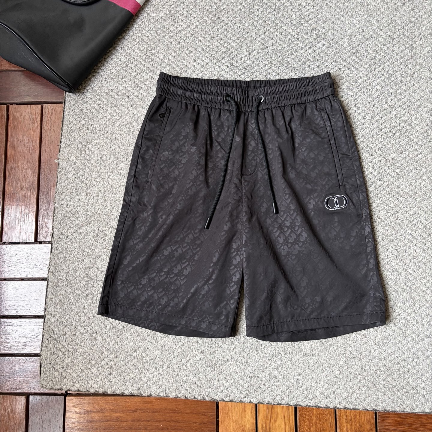 NO:932734,dr 2026ss summer new original counter casual shorts, luxury classic brand original LOGO accessories, counter best-selling style, very comfortable to wear, low-key yet luxurious, very classy to wear. Needless to say the trousers style and tailoring, the upper body is exquisite and high-end, first-class and top-quality materials. Really palace-level casual trousers. The cotton of Turkey is of outstanding quality. After heavy washing, the pants are very soft!  Don't be picky. The upper body is absolutely stylish and extremely luxurious. Please state your height and weight when placing an order for sizes M-3XL.,,shorts,19860909dr 2026ss夏季新款原单专柜休闲短裤,奢华经典品牌原版LOGO配饰 专柜热销款 身穿着非常舒适 低调不失奢华 穿出去非常有档次 裤型款式和裁剪亦无需多言 上身精致跃然高档一等一顶级质料 真正殿堂级的休闲裤 选用土耳其的棉花品质卓然,经过重水洗使得裤子很柔软！不挑人 上身绝对的有型 极度奢华. 尺码M-3XL下单报身高体重.,,shorts,,Men's clothing