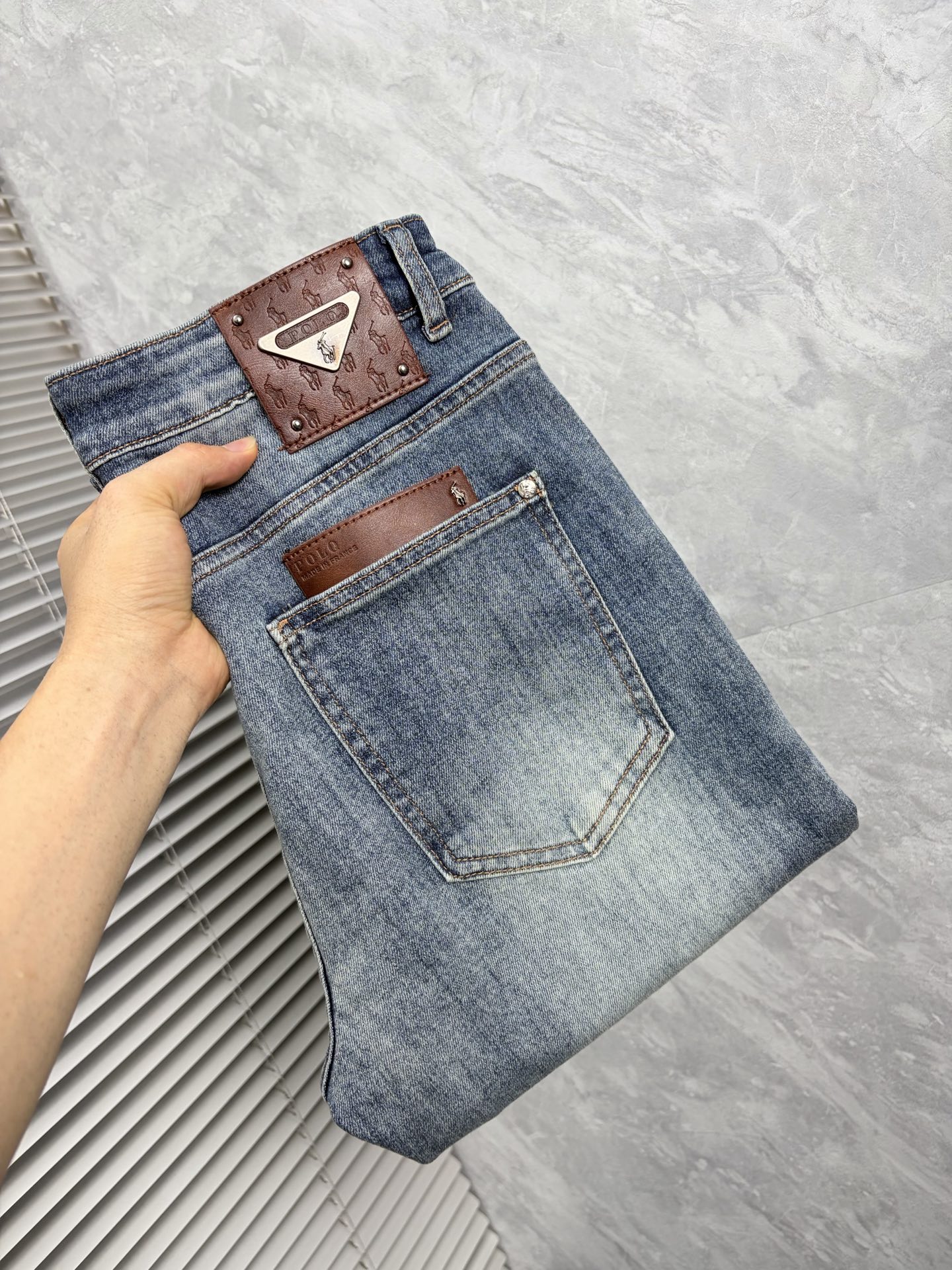 NO:907073,Paul's 2026 new men's jeans are made of good elasticity. Exclusively available on the official website. Fashionable and elegant. Heavy craftsmanship design. Adopt original color yeast washing process. Select imported heavyweight denim denim fabric with high-end hardware decoration. Genuine leather label. Exquisite stitching. Low-key luxury. Worth owning. Size 28-38 (no 35) shipped next day,,jeans,19860909保罗 2026新品男士牛仔裤 面料弹性好.独家发售 官网同步 时尚优雅 重工艺设计.采用原色酵母水洗工艺 精选进口重磅丹宁牛仔面料 配高档五金装饰 真皮皮牌 精致车线 低调轻奢 值得拥有.码数28-38（无35）隔天出货,,jeans,,Men's clothing