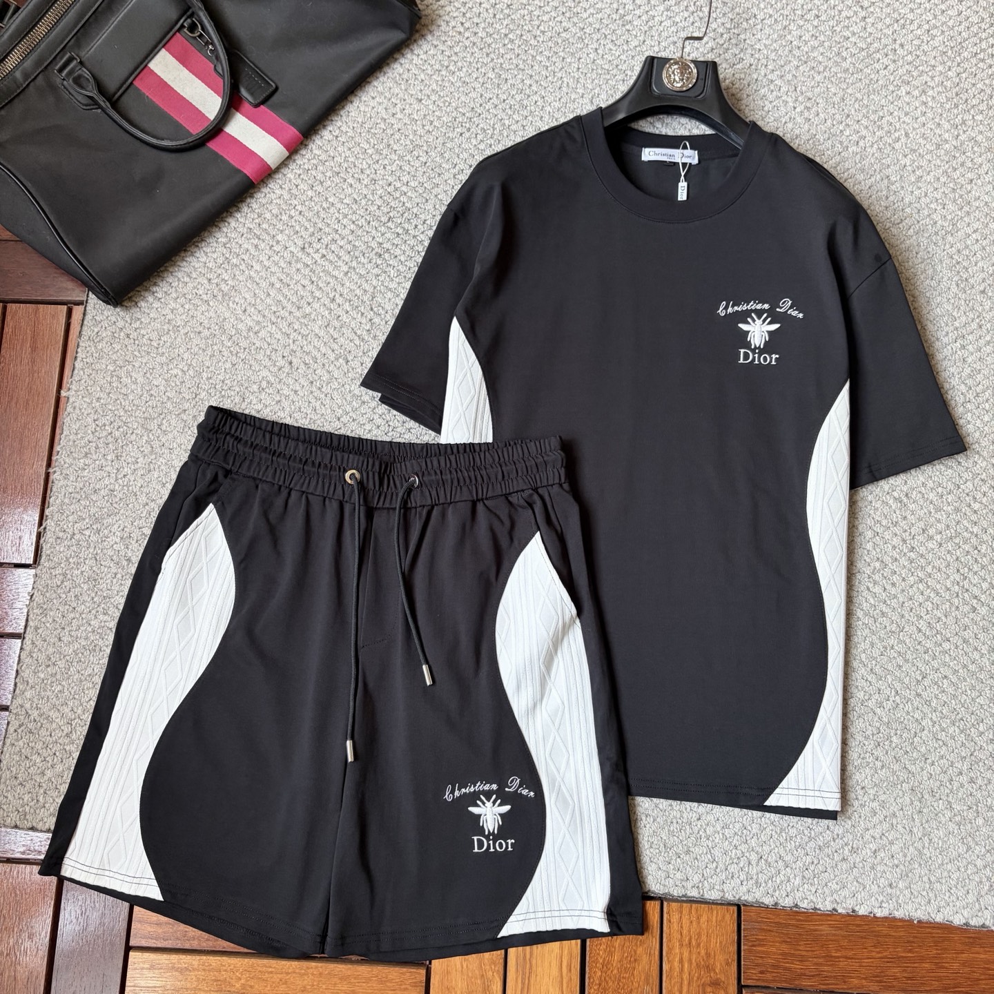 NO:910816,dr 2026 summer latest model, same style for men and women, classic design short-sleeved T-shirt and shorts suit, slightly expanded version, customized air layer fabric, soft to the touch, comfortable to wear, fine workmanship. The upper body effect is invincible and handsome, size M-3XL, shorts, T-shirt, tees, t-shirt,19860909dr 2026夏季最新款,男女同款,经典设计短袖T恤短裤套装,微扩版型,定制空气层面料,手感柔软,穿着舒适,做工精细.上身效果无敌帅气,码数M-3XL,,shorts,T-shirt,tees，t-shirt,,Men's clothing