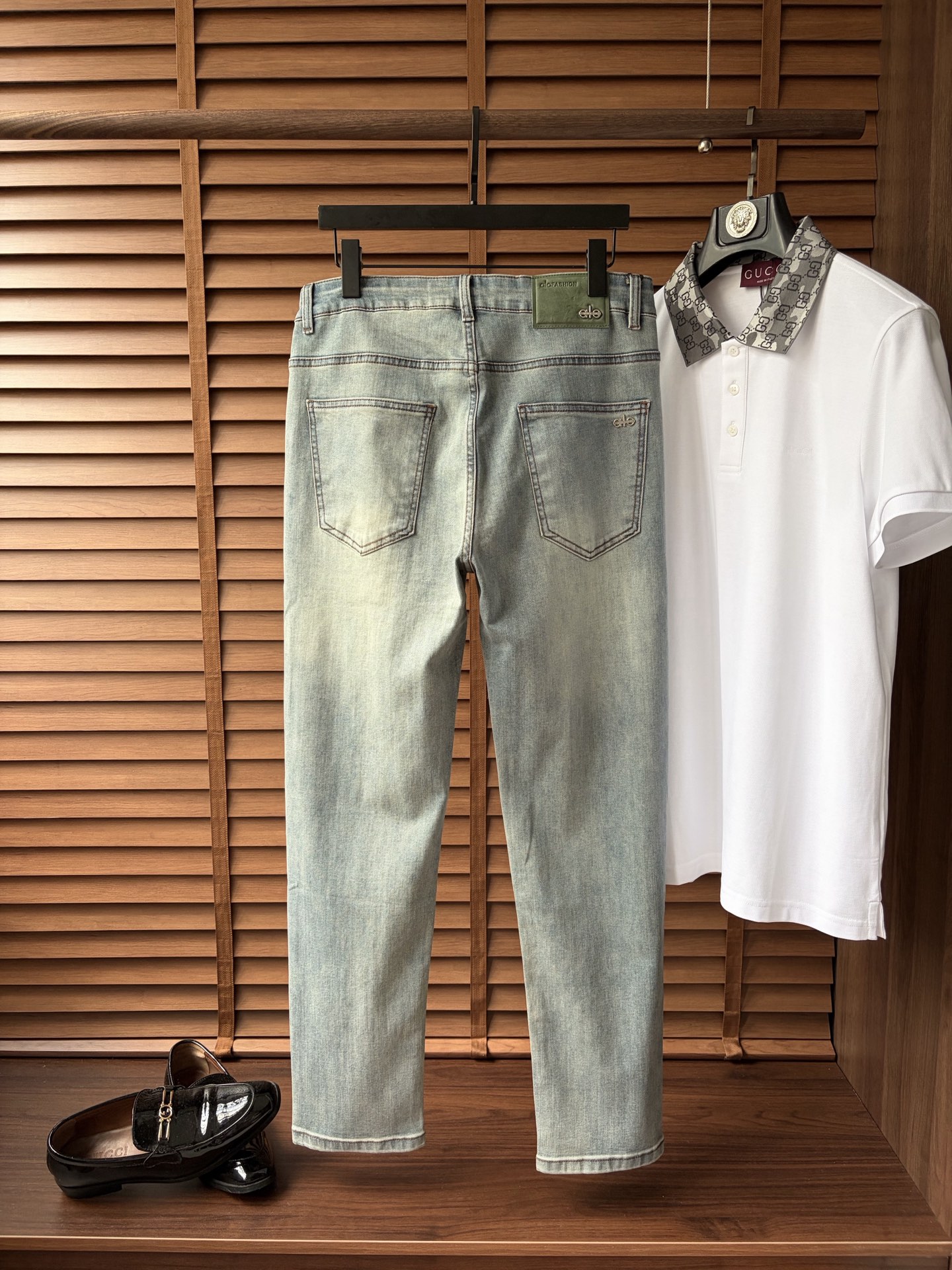 NO:916169,alo 2026 early autumn new men's jeans original factory original fabric original wash water!  Imported original washed elastic fabric, complicated handicraft superposition, any washing process will turn into a completely different color effect if you stay for a few seconds longer, so it is more precious, especially durable and taste-resistant... Use the best elastic texture of tannin, genuine leather labels, high-end metal accessories... to create a unique and original jeans style!  Original hardware accessories, super correct fit, comfortable and breathable, extremely high grade, counter quality, handsome upper body. Size 29-38, no 37,,jeans,19860909alo 2026早秋新款 男士牛仔裤原厂原布原洗水！进口原版水洗弹力面料,复杂的手工艺叠加,任何一个洗水环节多停留几秒都会变成完全不一样的颜色效果,所以越加珍贵,特别持久、耐味…… 选用上乘的丹宁弹力质感,真皮皮牌、高定的金属辅料……打造出独特及原创的牛仔裤款型！原版五金辅料,版型超正,舒适透气,档次极高,专柜品质,上身帅气十足. 码数29-38,无 37,,jeans,,Men's clothing